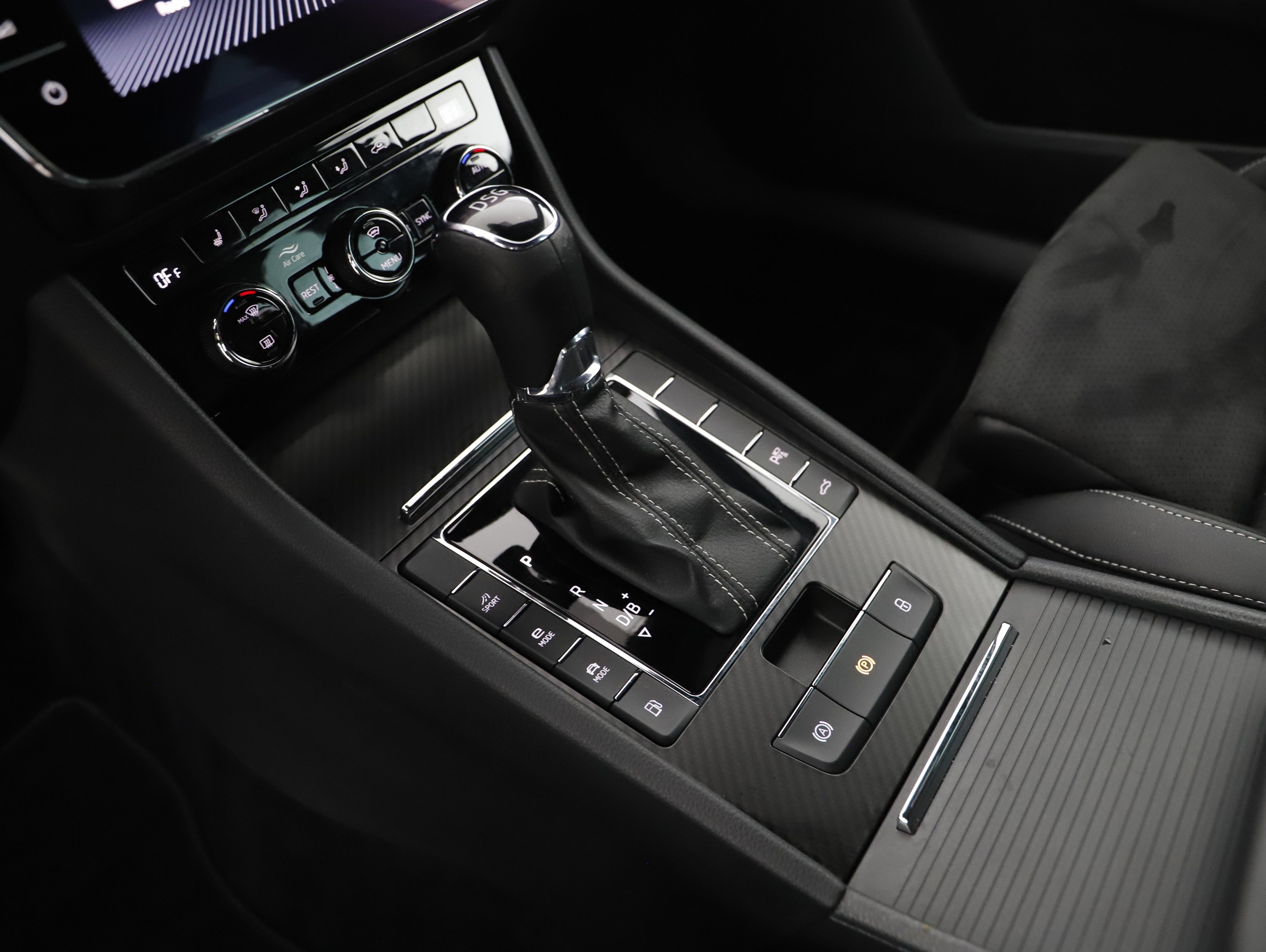 Skoda Superb Combi 1.4 TSI iV Sportline | Bild 19 von 26