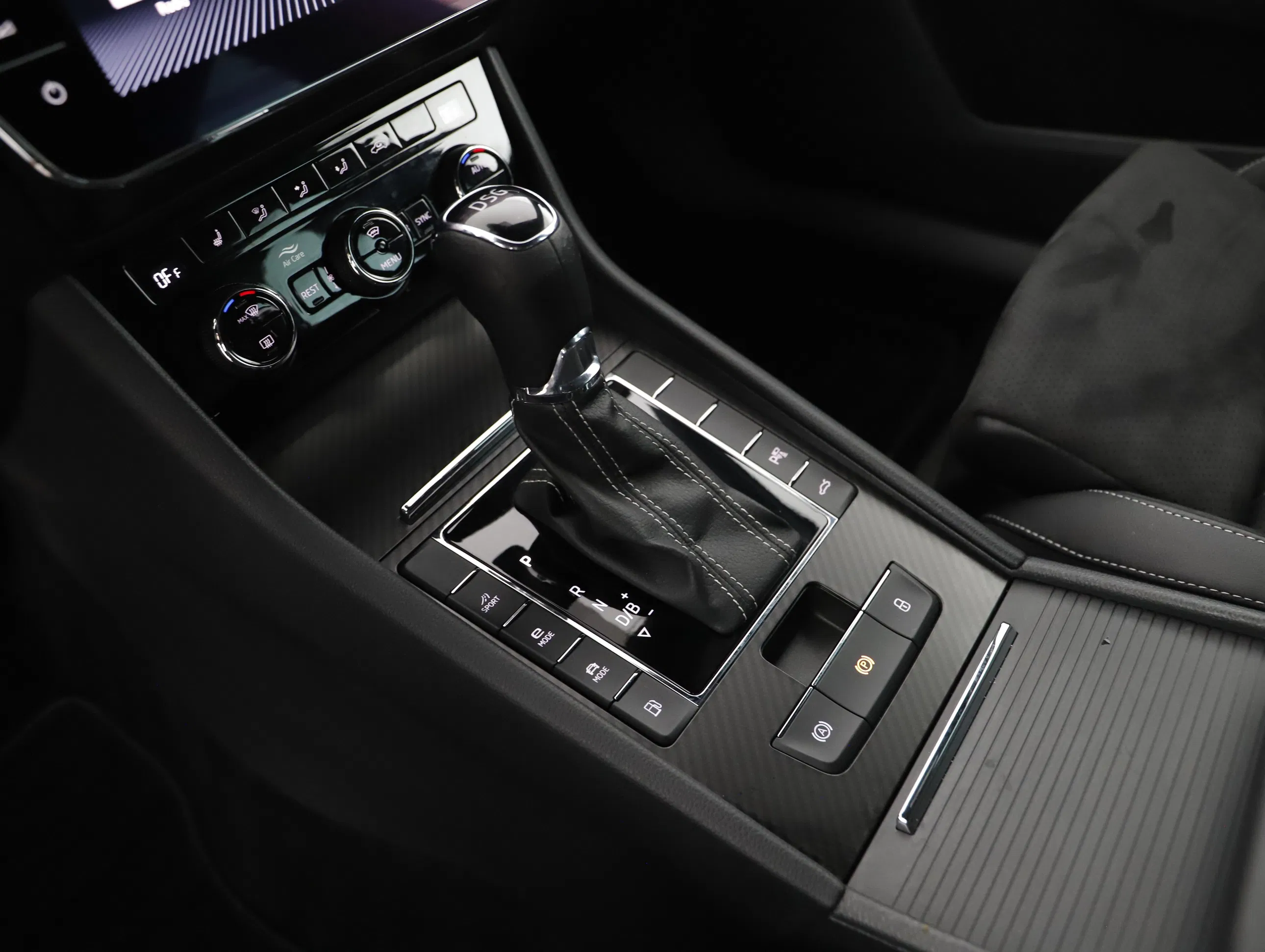 Skoda Superb Combi 1.4 TSI iV Sportline | Bild 19 von 26