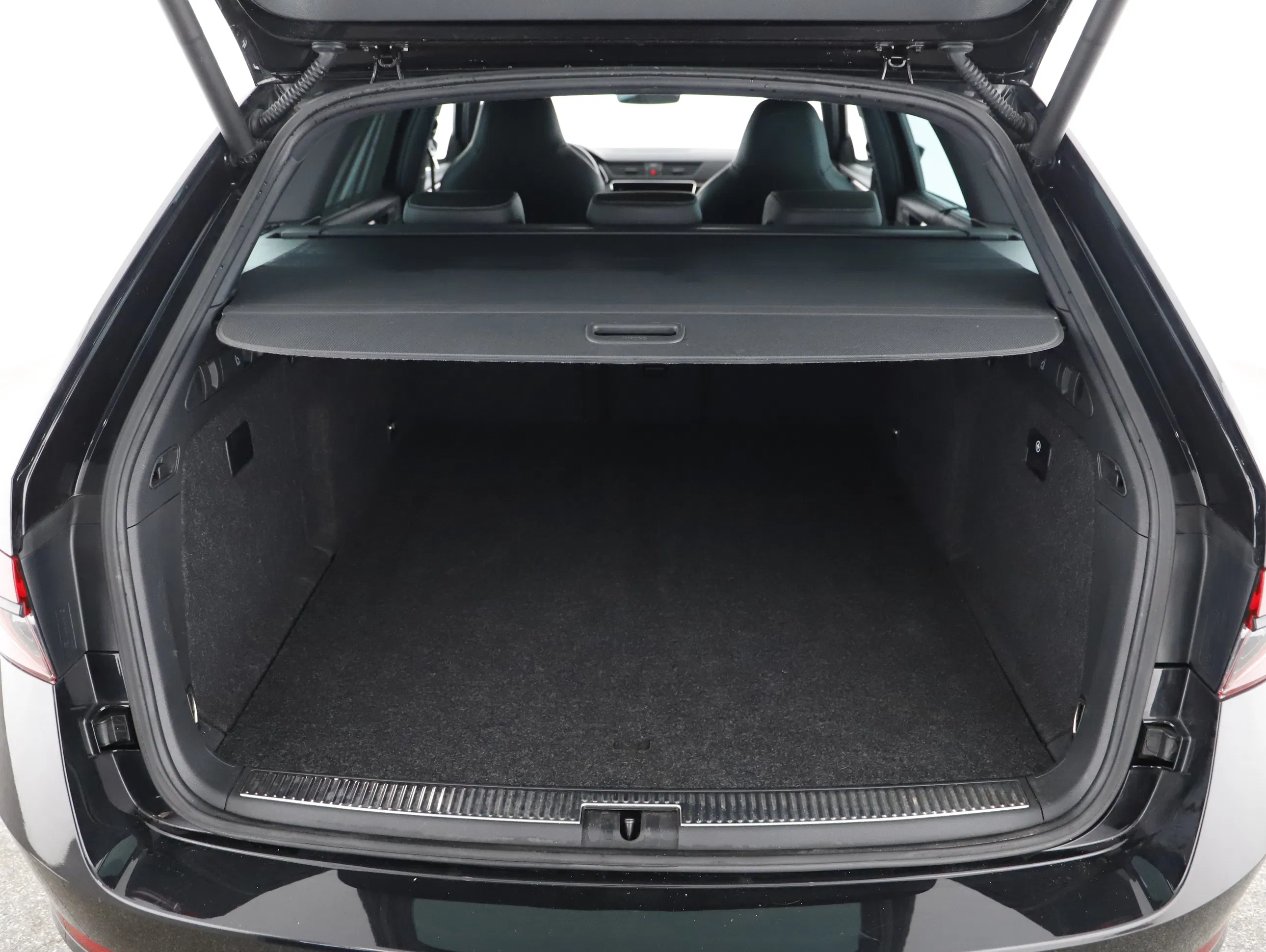 Skoda Superb Combi 1.4 TSI iV Sportline | Bild 21 von 26