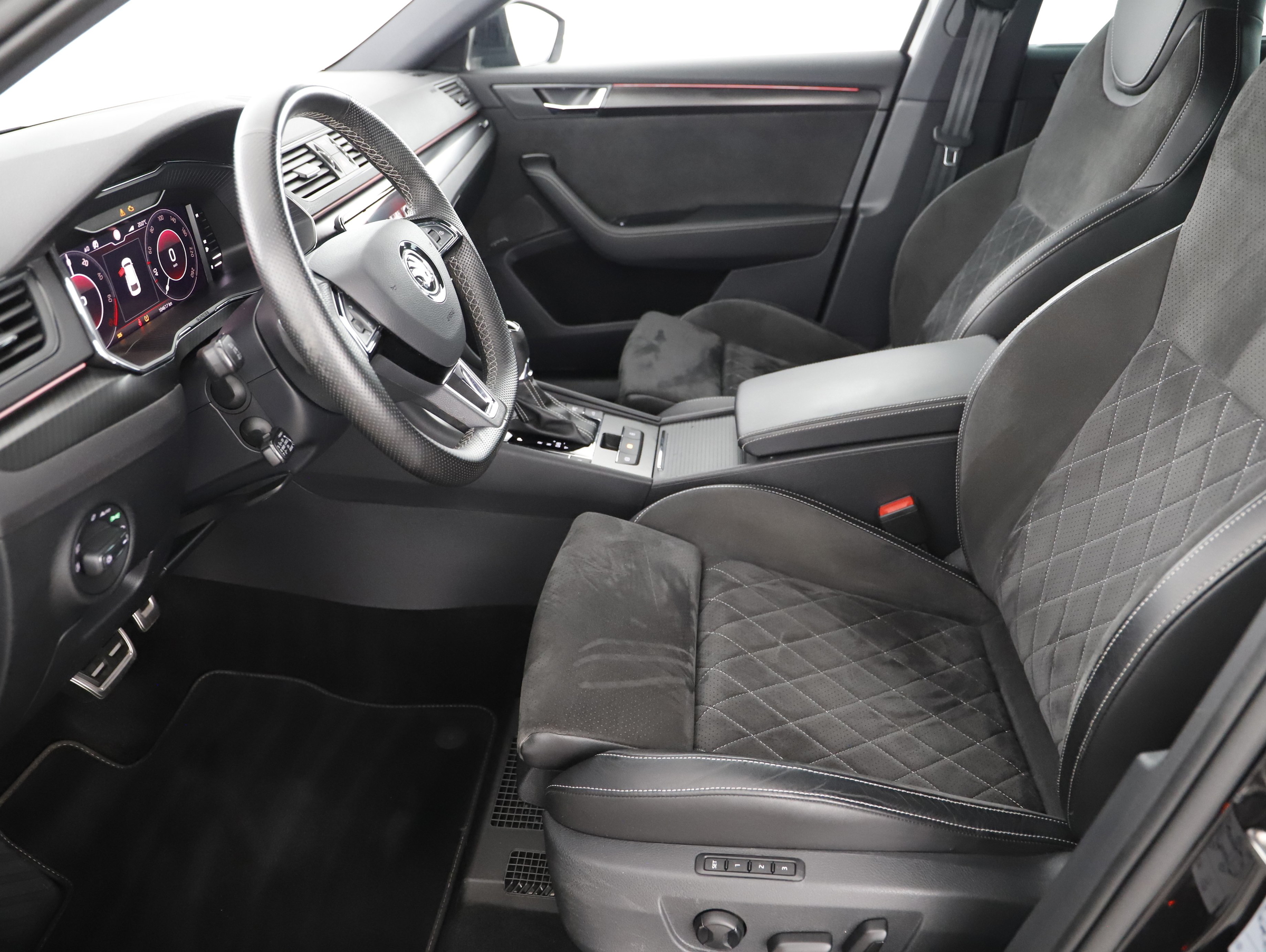 Skoda Superb Combi 1.4 TSI iV Sportline | Bild 8 von 26