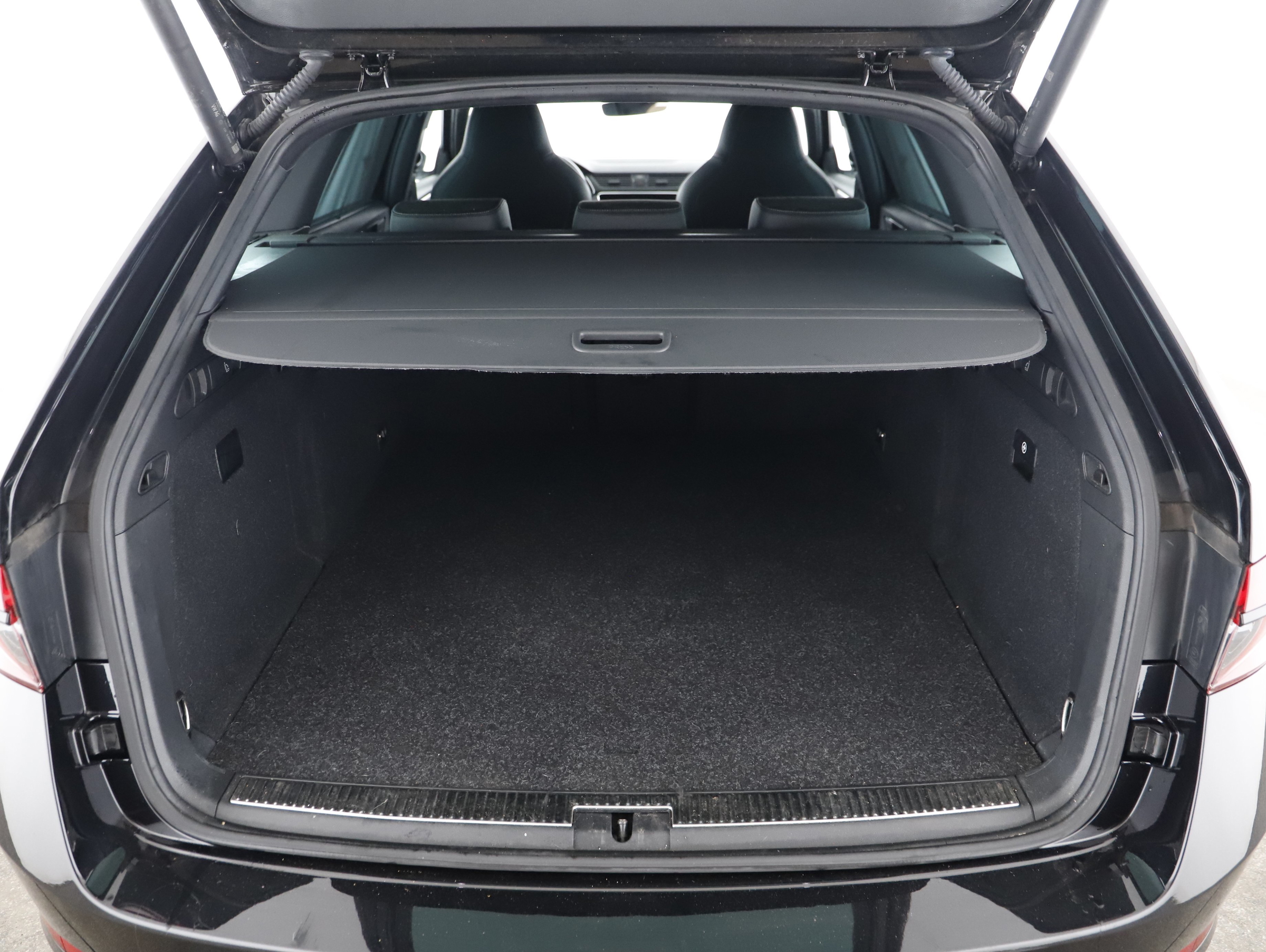 Skoda Superb Combi 1.4 TSI iV Sportline | Bild 17 von 23