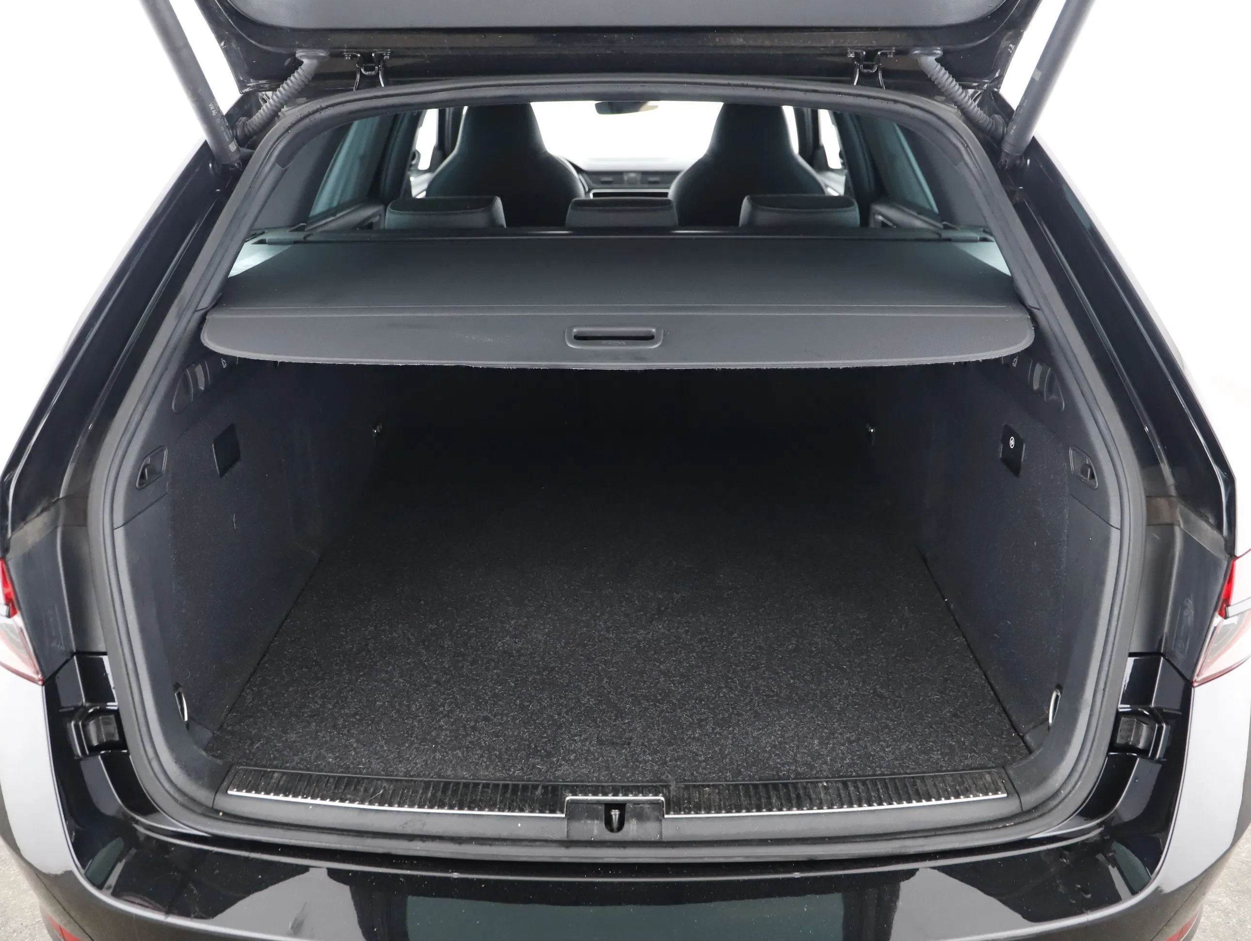 Skoda Superb Combi 1.4 TSI iV Sportline | Bild 17 von 23
