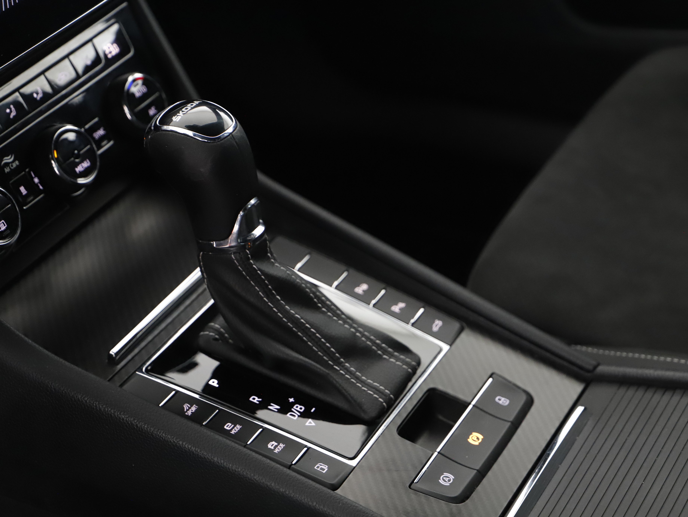 Skoda Superb Combi 1.4 TSI iV Sportline | Bild 5 von 23