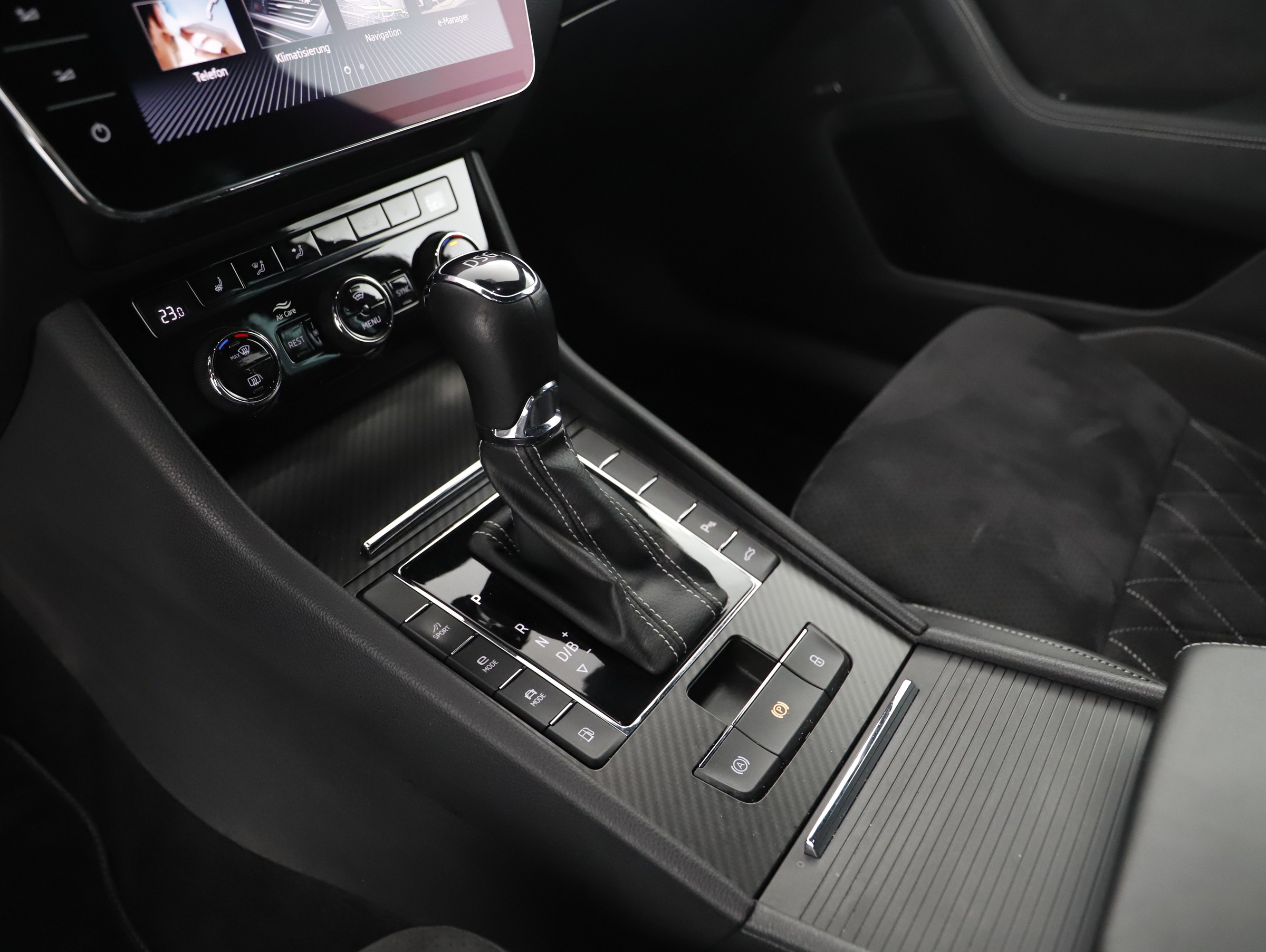 Skoda Superb Combi 1.4 TSI iV Sportline | Bild 18 von 28