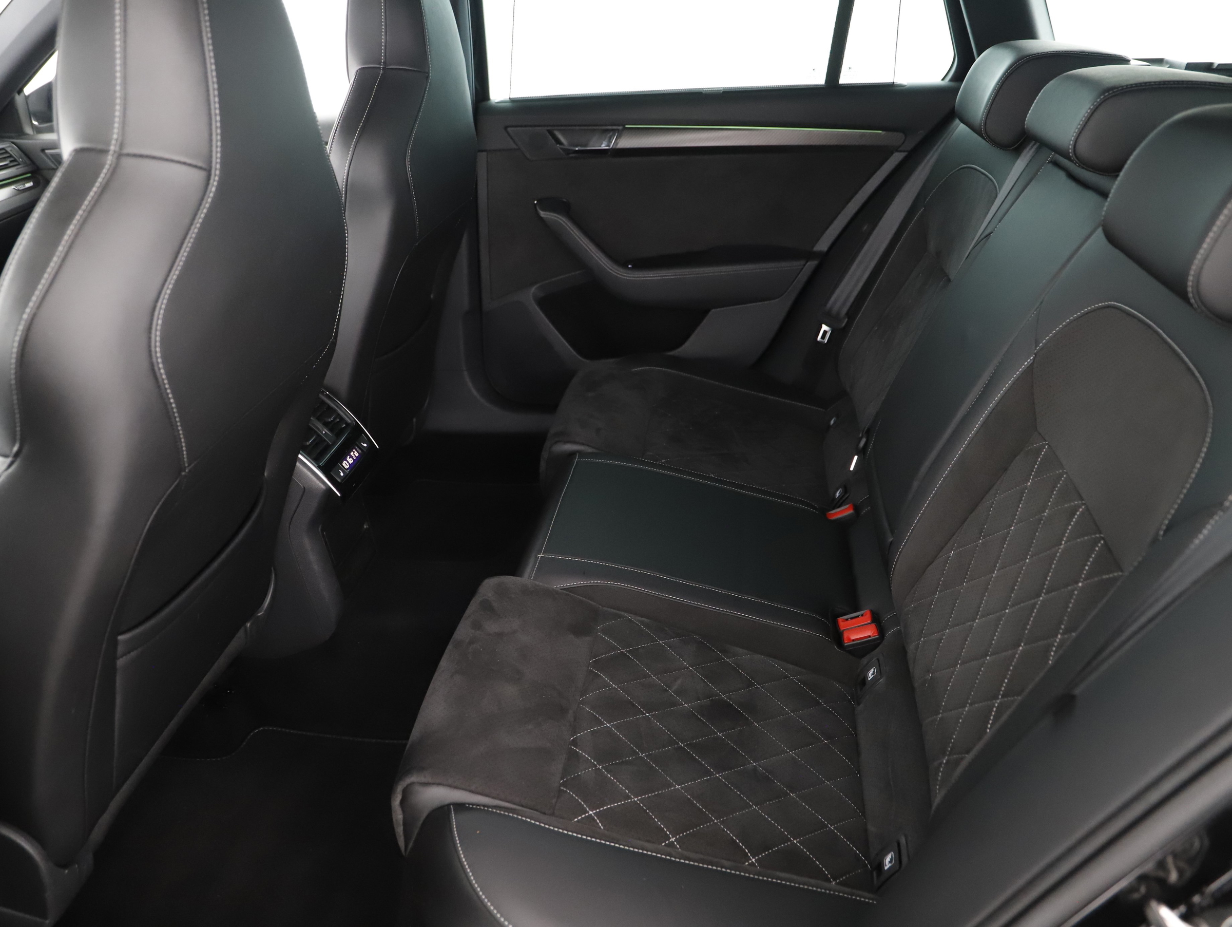 Skoda Superb Combi 1.4 TSI iV Sportline | Bild 20 von 28