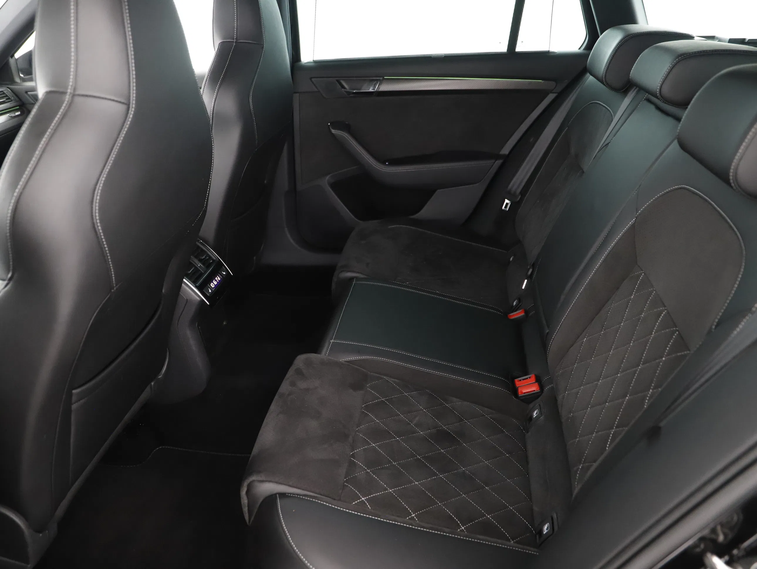 Skoda Superb Combi 1.4 TSI iV Sportline | Bild 20 von 28