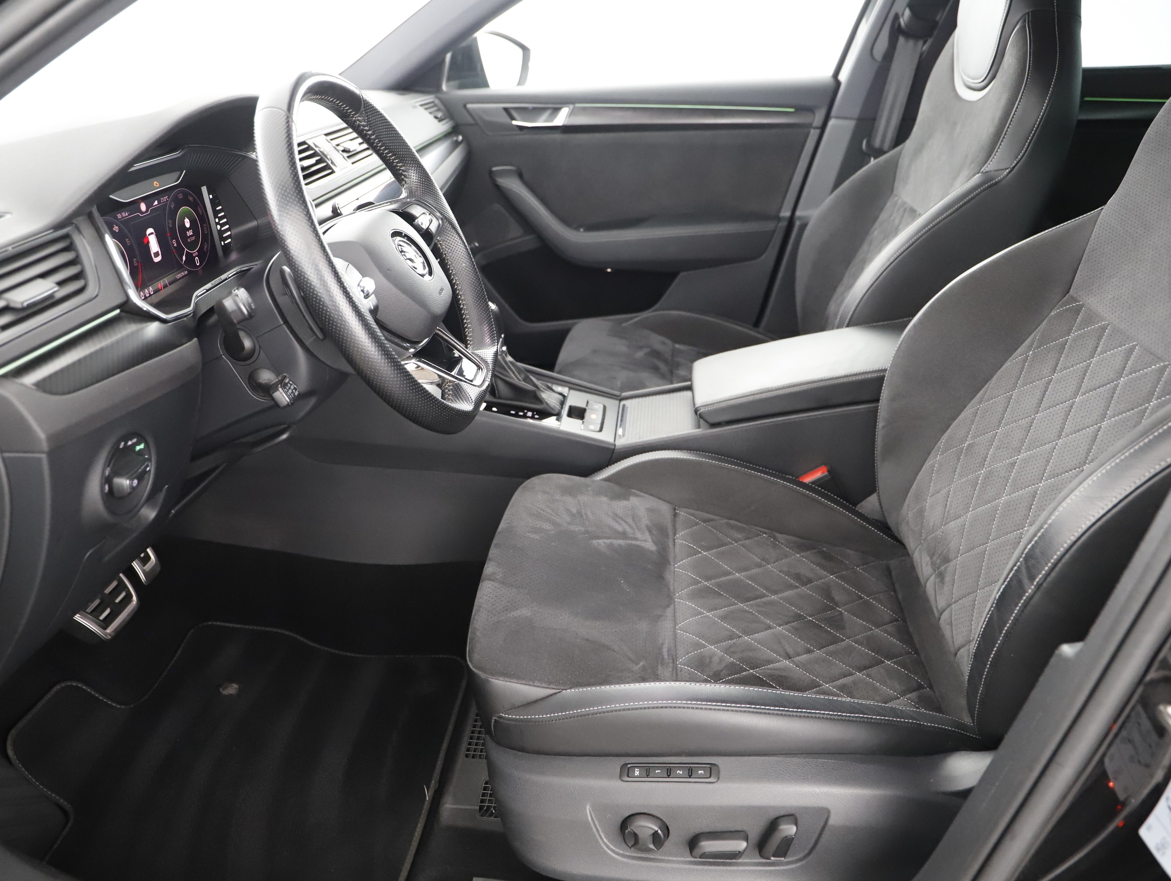 Skoda Superb Combi 1.4 TSI iV Sportline | Bild 8 von 28