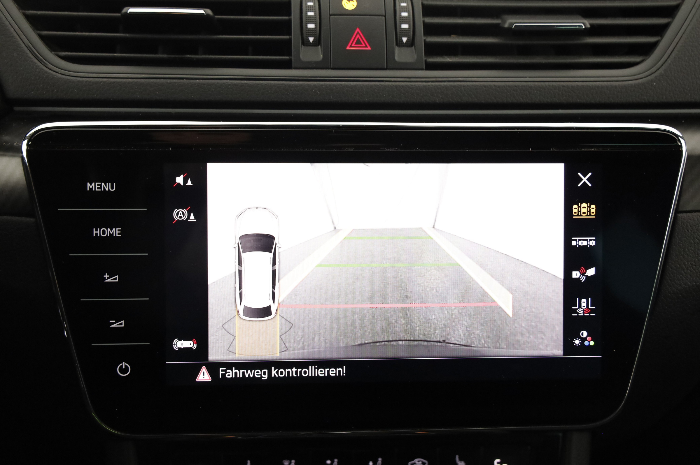 Skoda Superb Combi 1.4 TSI iV Sportline | Bild 14 von 31