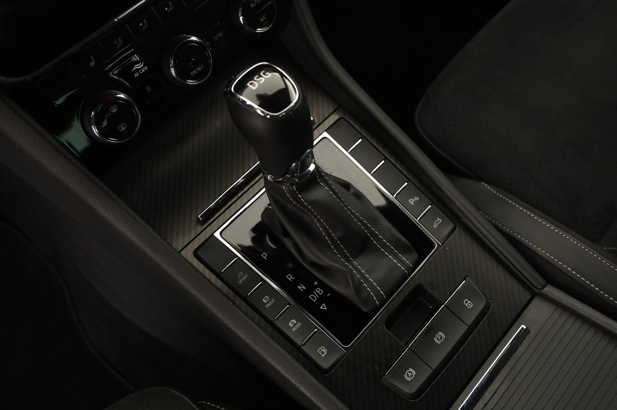 Skoda Superb Combi 1.4 TSI iV Sportline | Bild 15 von 31