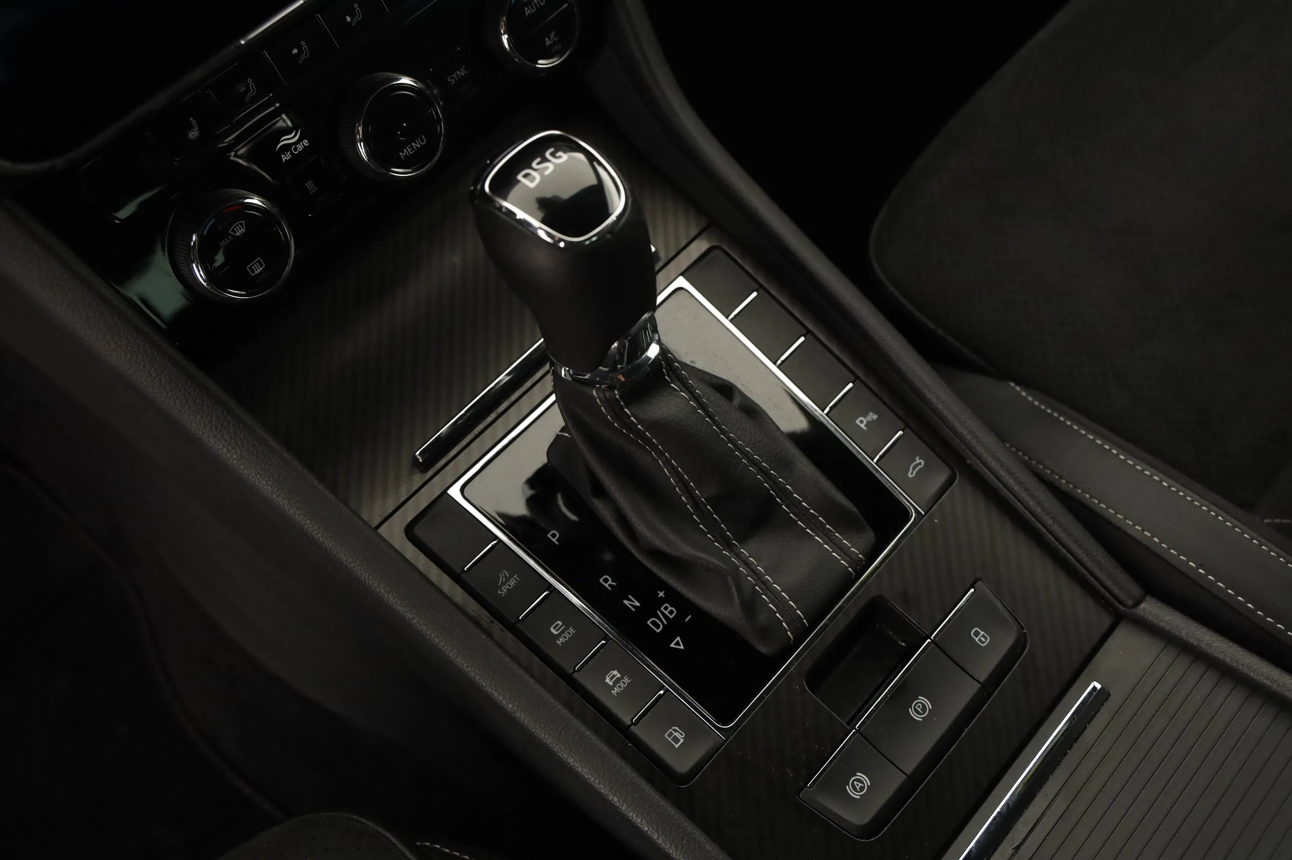 Skoda Superb Combi 1.4 TSI iV Sportline | Bild 15 von 31