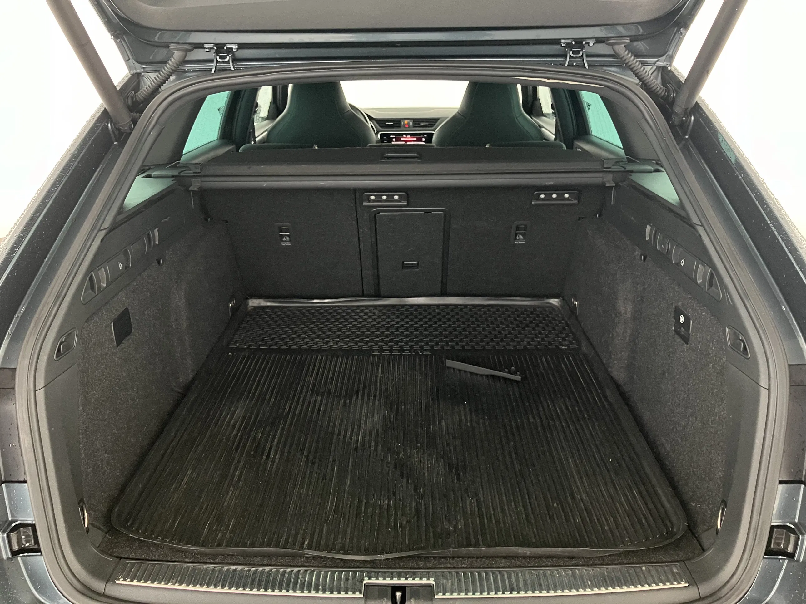 Skoda Superb Combi 1.4 TSI iV Sportline | Bild 17 von 31