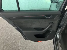 Skoda Superb Combi 1.4 TSI iV Sportline | Thumbnail 23 von 31