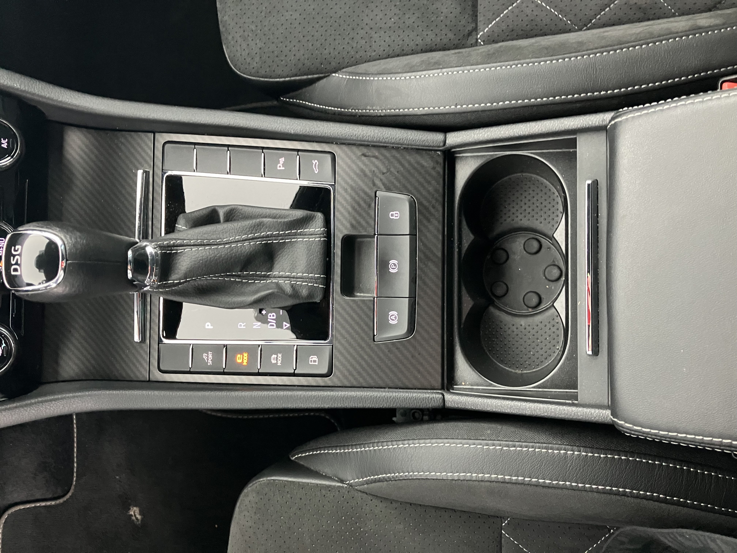 Skoda Superb Combi 1.4 TSI iV Sportline | Bild 29 von 31