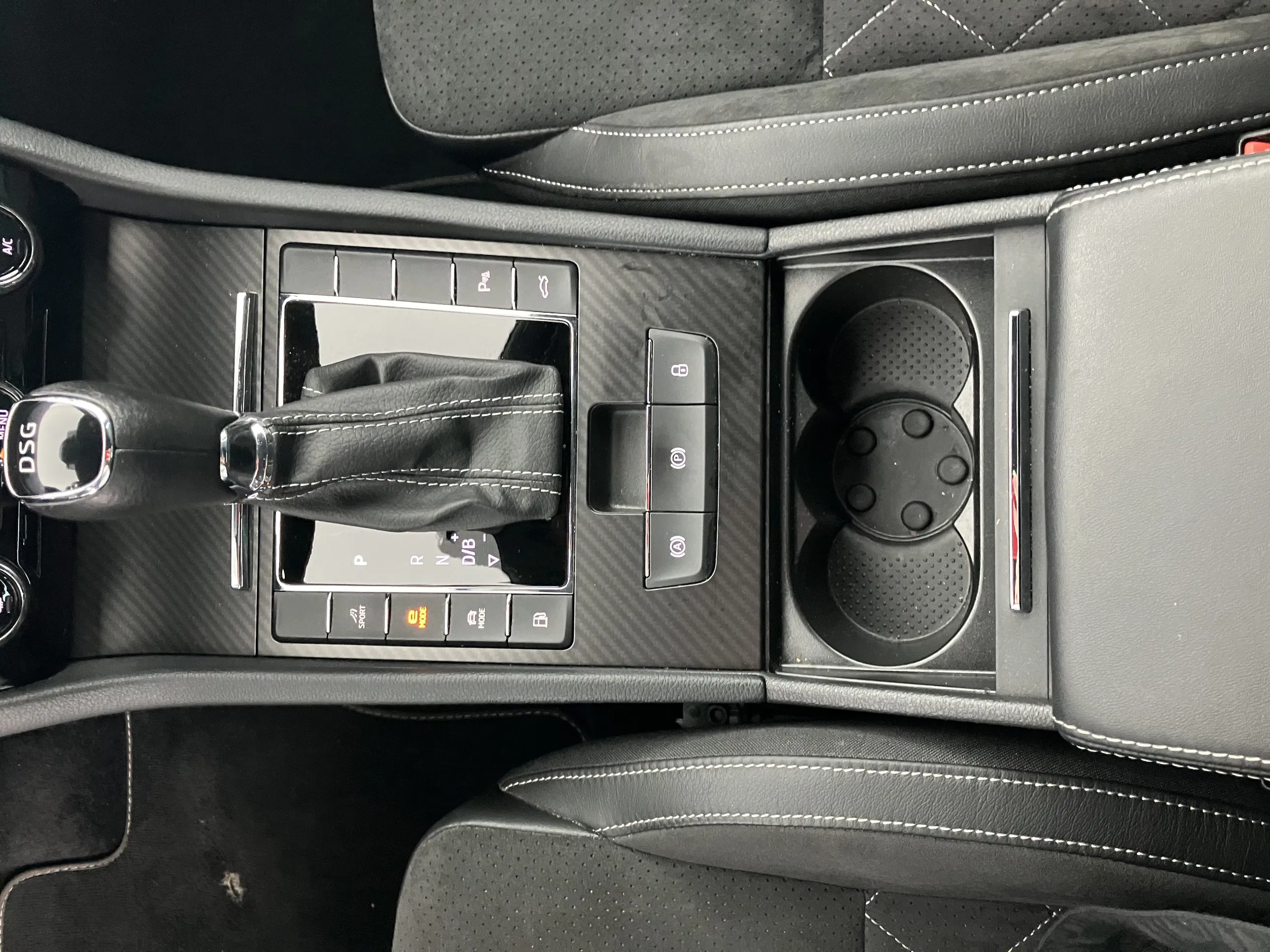 Skoda Superb Combi 1.4 TSI iV Sportline | Bild 29 von 31