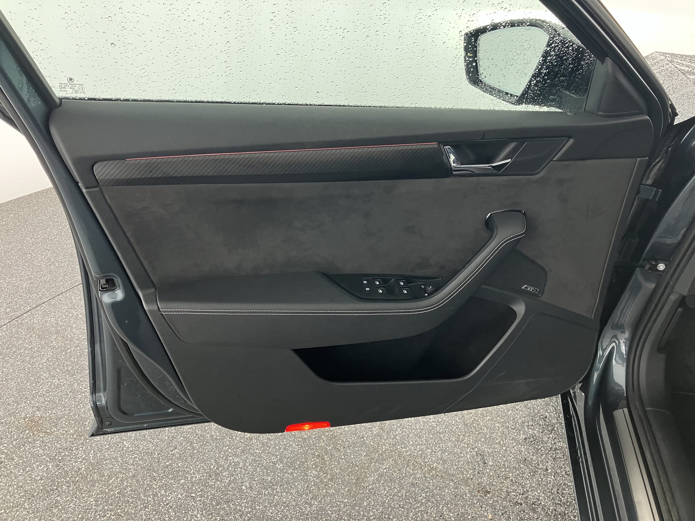 Skoda Superb Combi 1.4 TSI iV Sportline | Bild 4 von 31