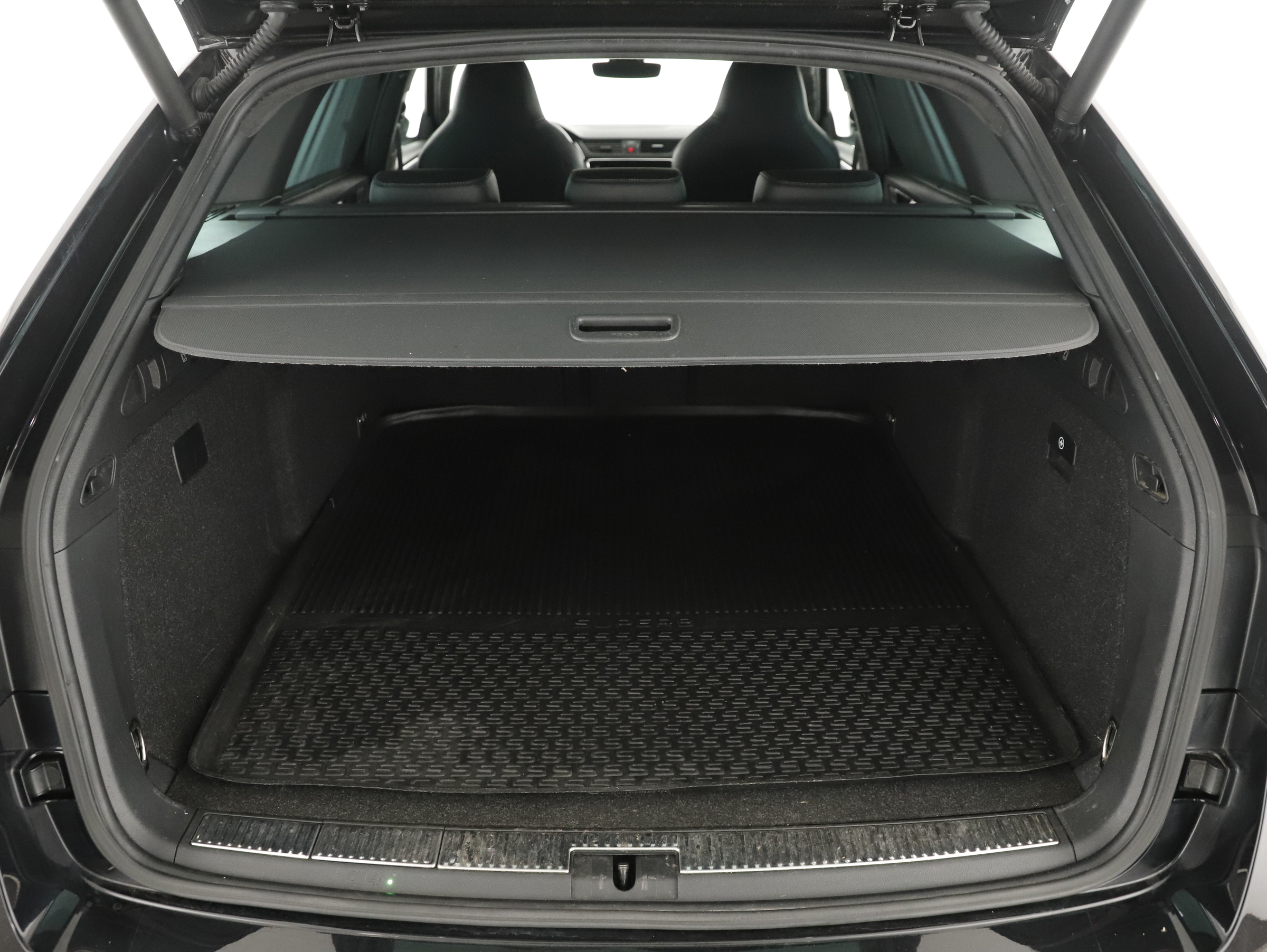 Skoda Superb Combi 1.4 TSI iV Sportline | Bild 11 von 31