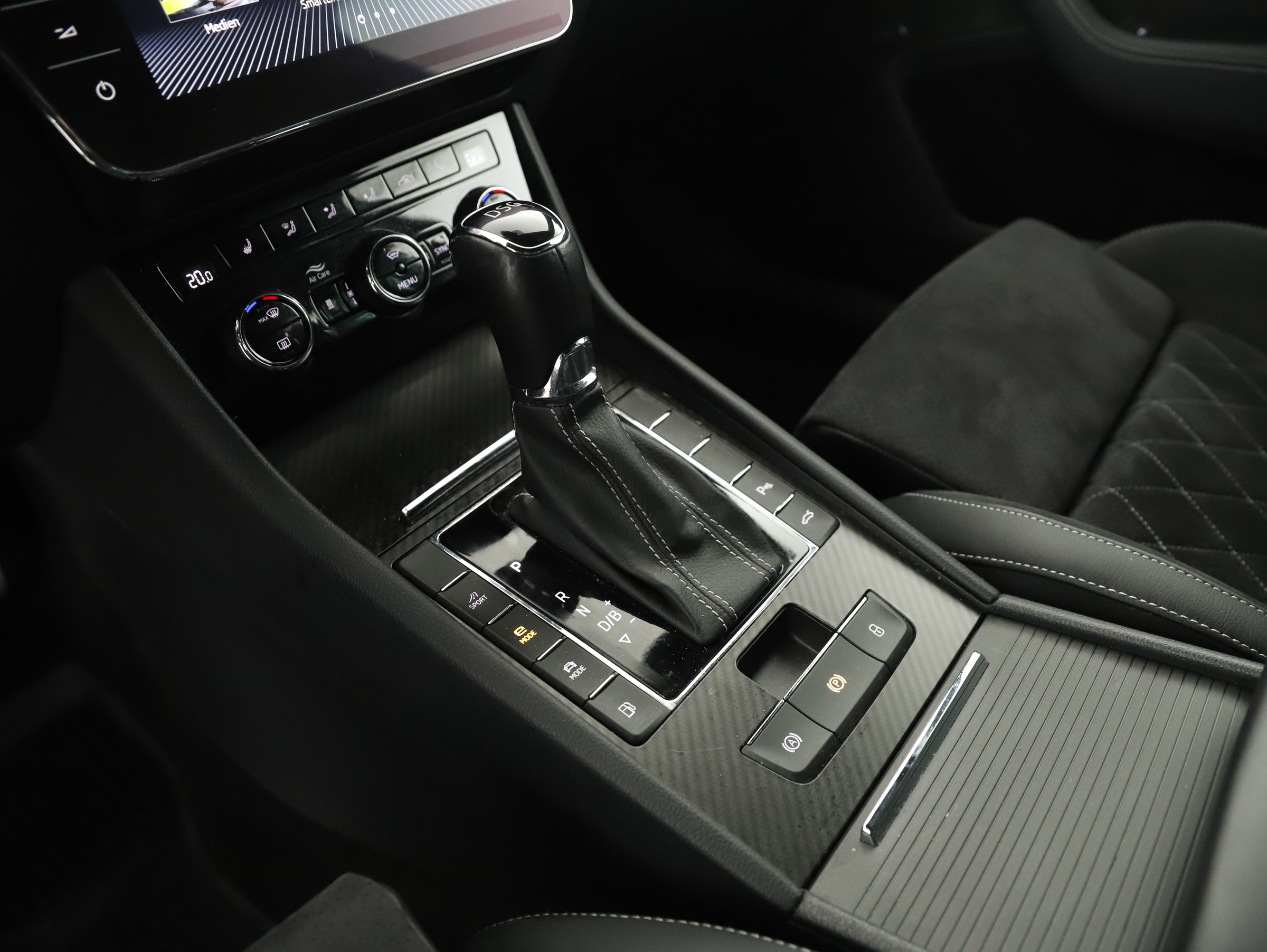 Skoda Superb Combi 1.4 TSI iV Sportline | Bild 16 von 31