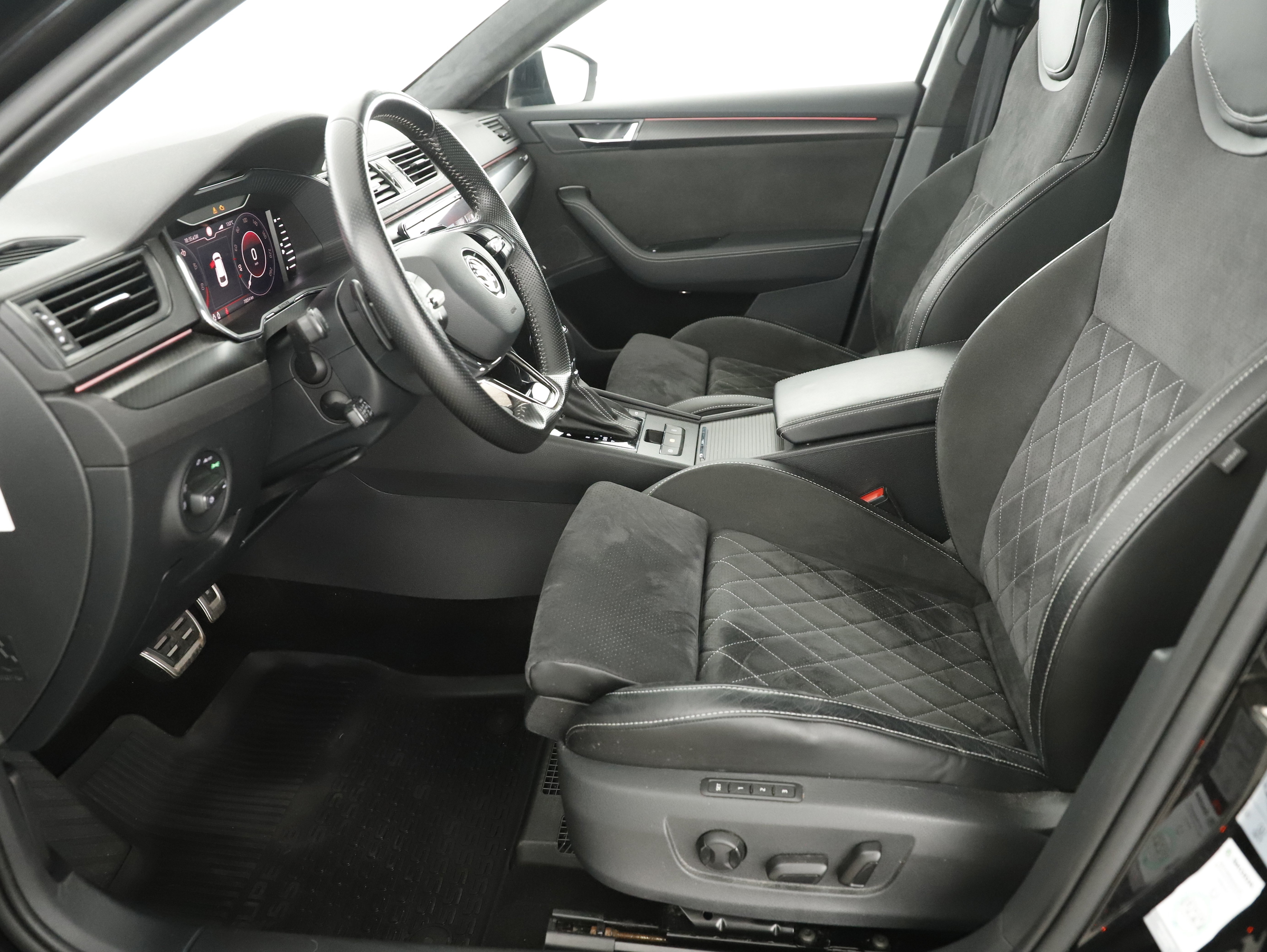 Skoda Superb Combi 1.4 TSI iV Sportline | Bild 4 von 31