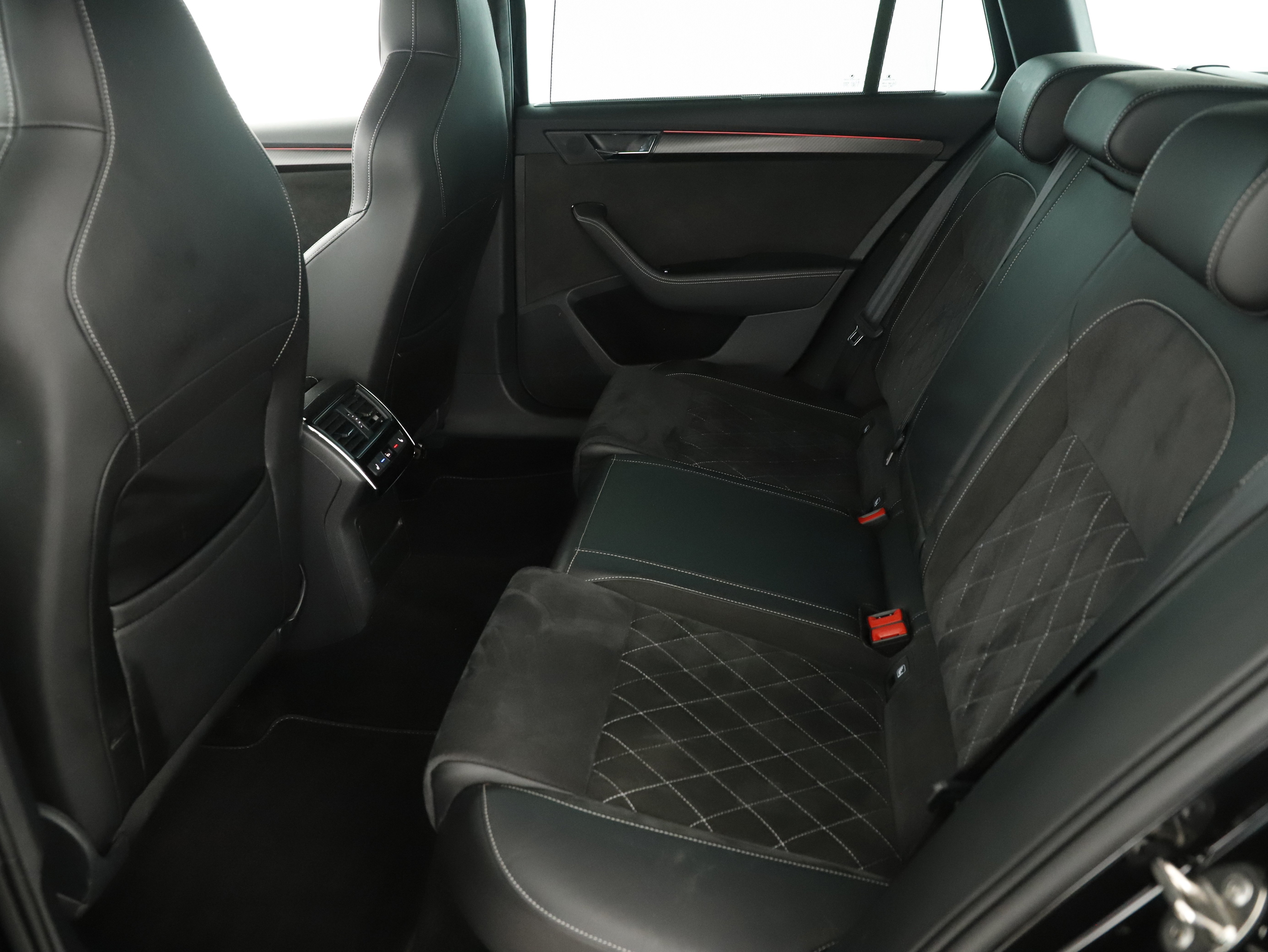 Skoda Superb Combi 1.4 TSI iV Sportline | Bild 7 von 31