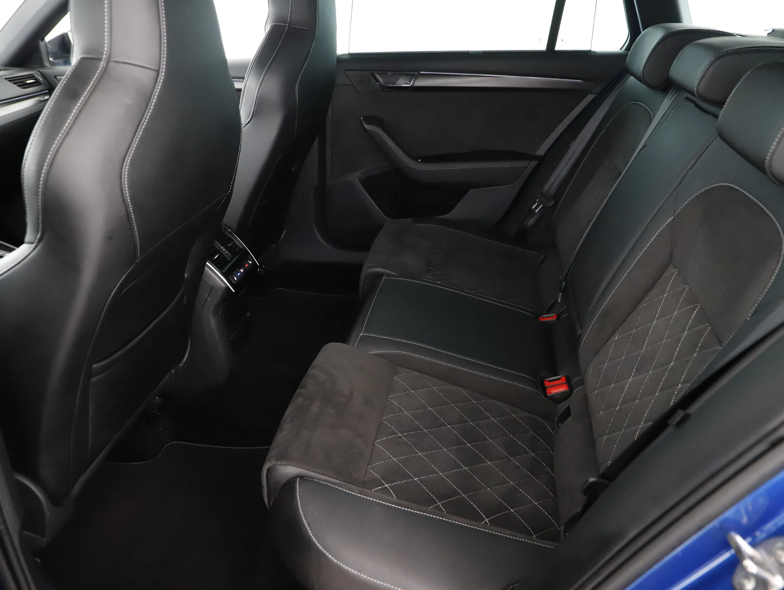 Skoda Superb Combi iV Sportline | Bild 18 von 22