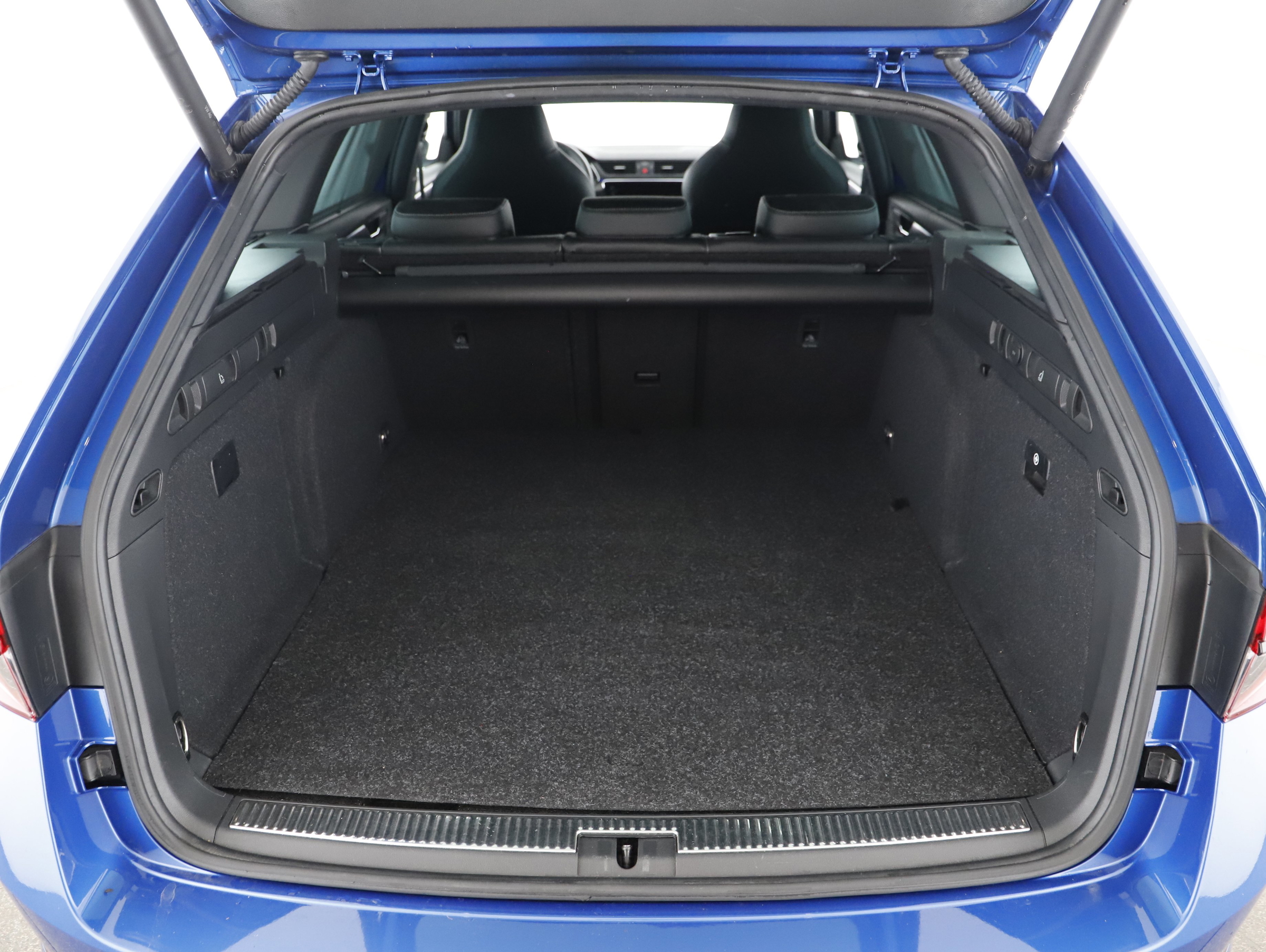 Skoda Superb Combi 1.4 TSI iV Sportline | Bild 18 von 24