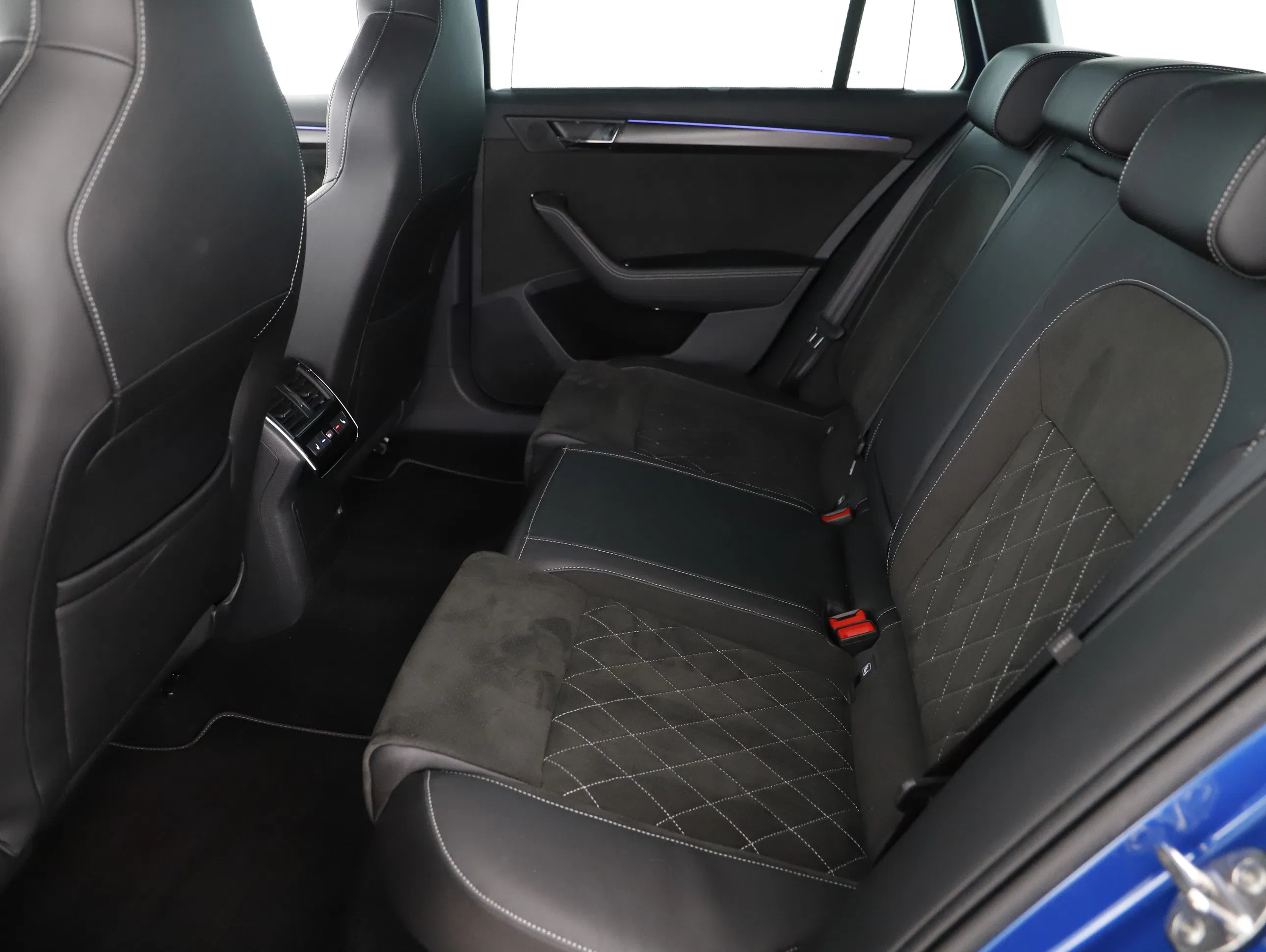 Skoda Superb Combi 1.4 TSI iV Sportline | Bild 3 von 24