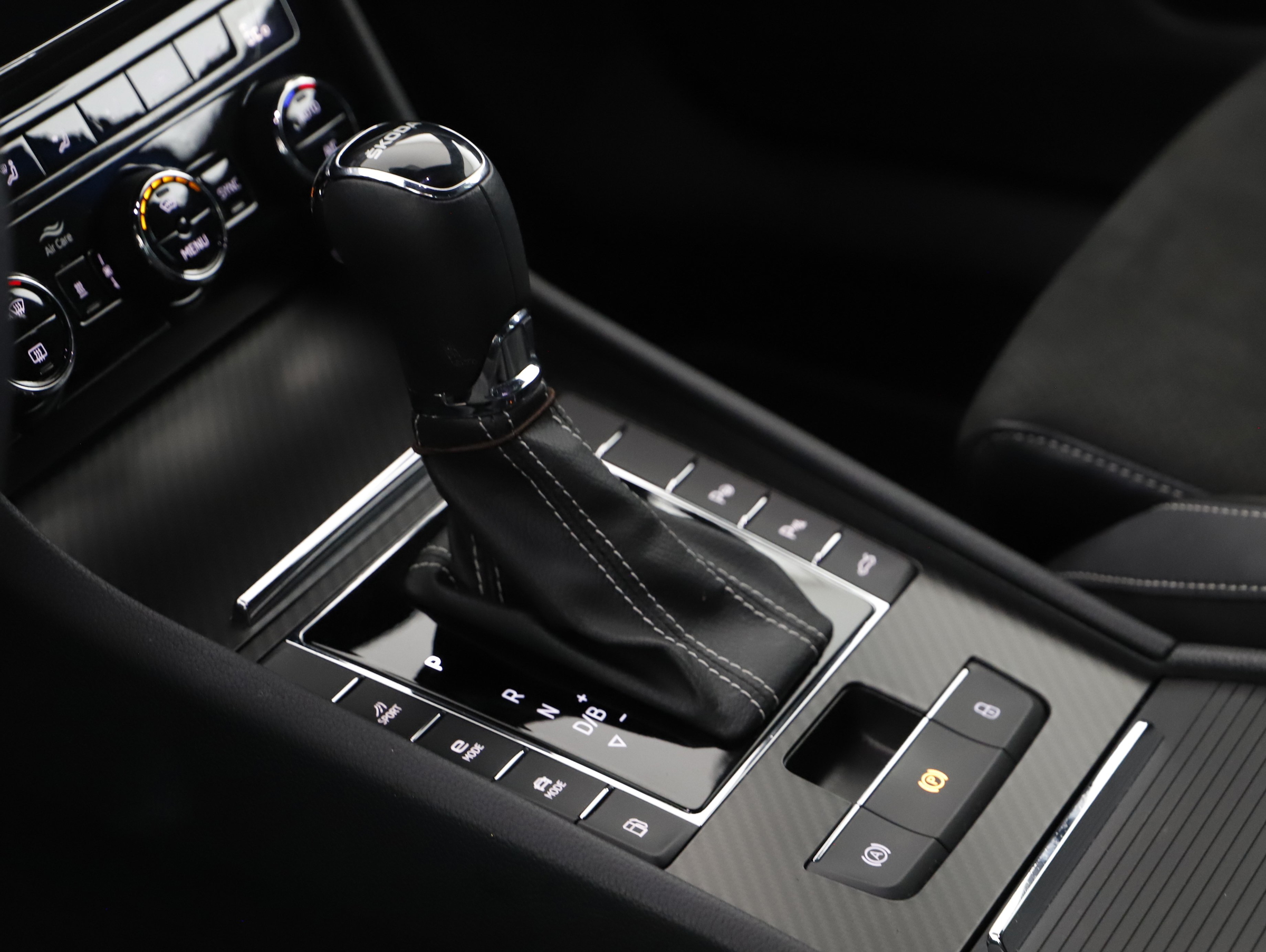 Skoda Superb Combi 1.4 TSI iV Sportline | Bild 6 von 24