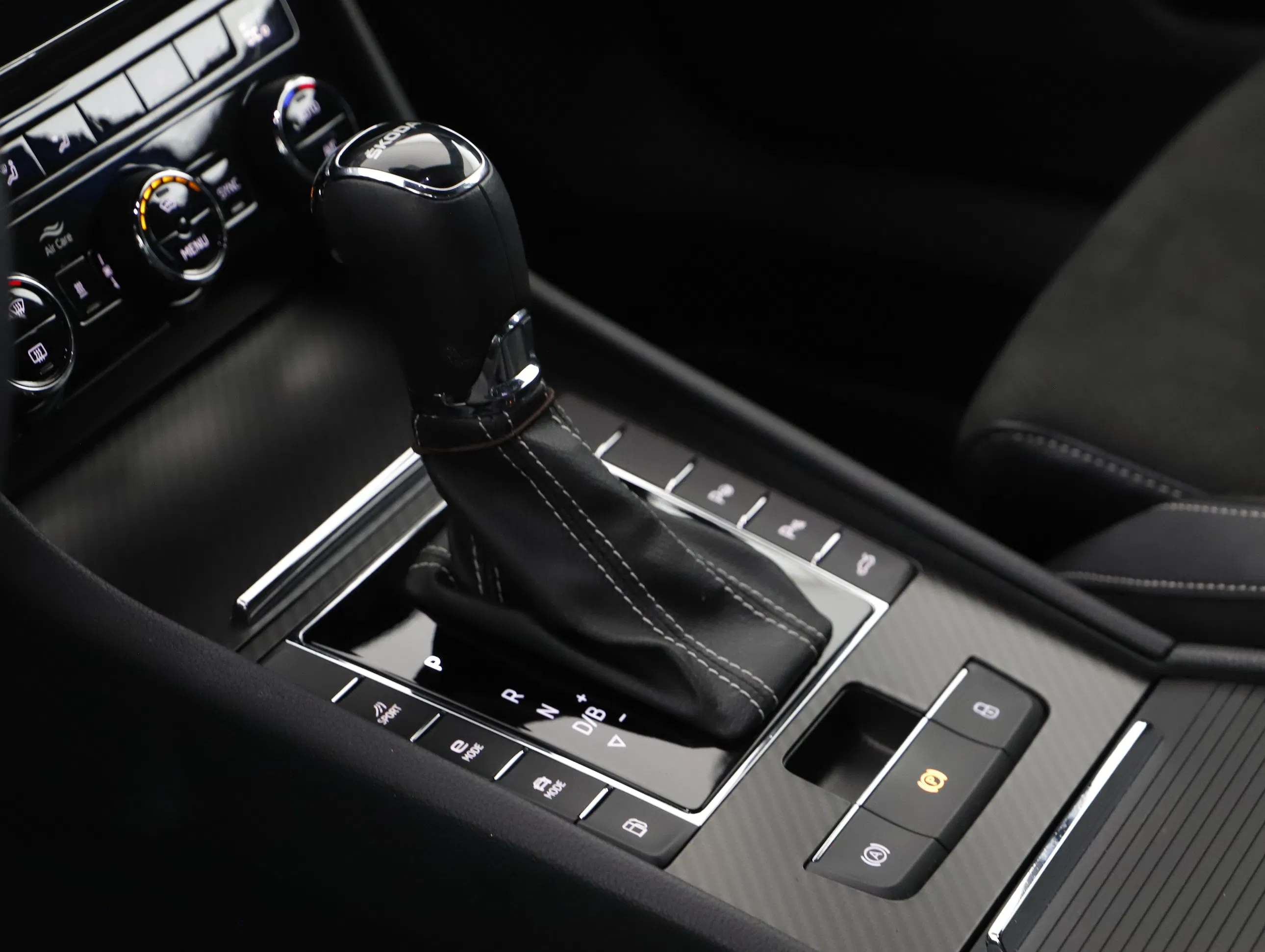 Skoda Superb Combi 1.4 TSI iV Sportline | Bild 6 von 24