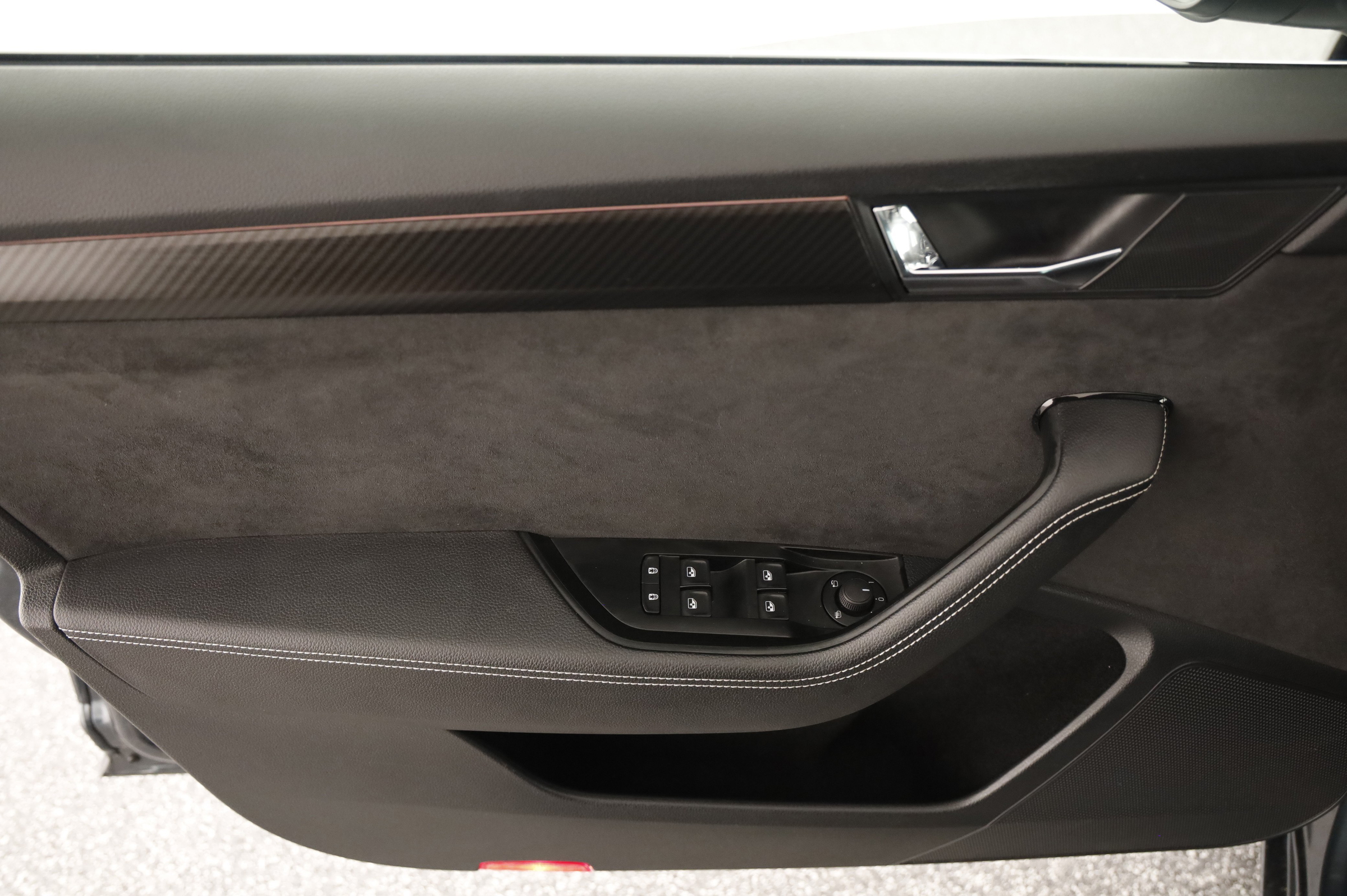 Skoda Superb Combi 1.4 TSI iV Sportline | Bild 11 von 31