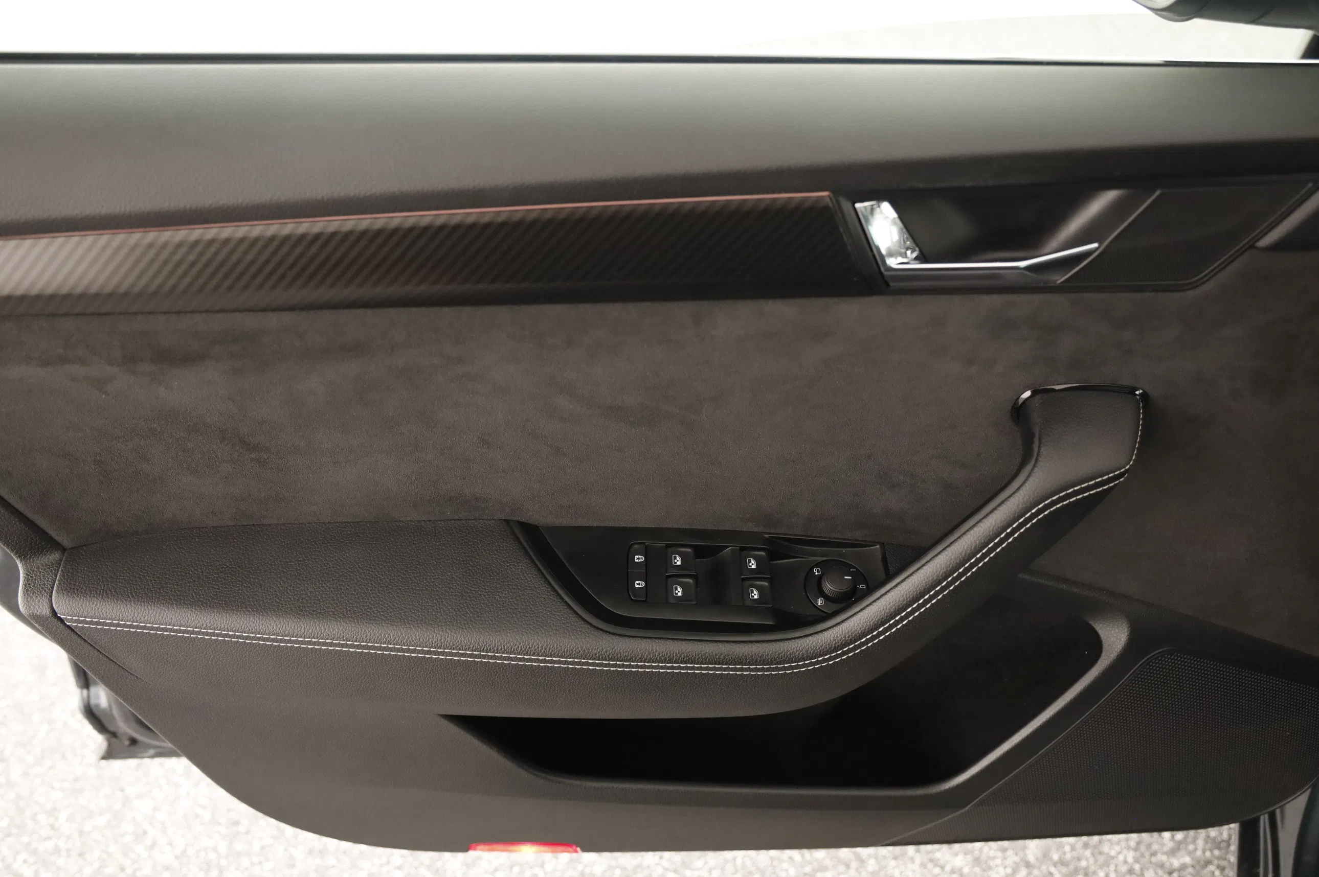 Skoda Superb Combi 1.4 TSI iV Sportline | Bild 11 von 31