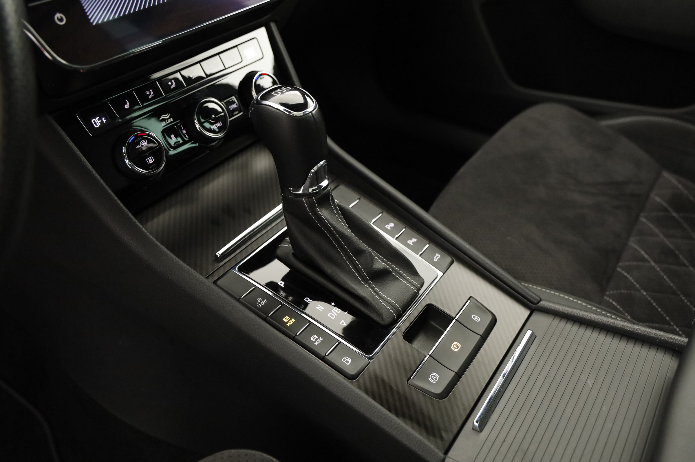 Skoda Superb Combi 1.4 TSI iV Sportline | Bild 25 von 31