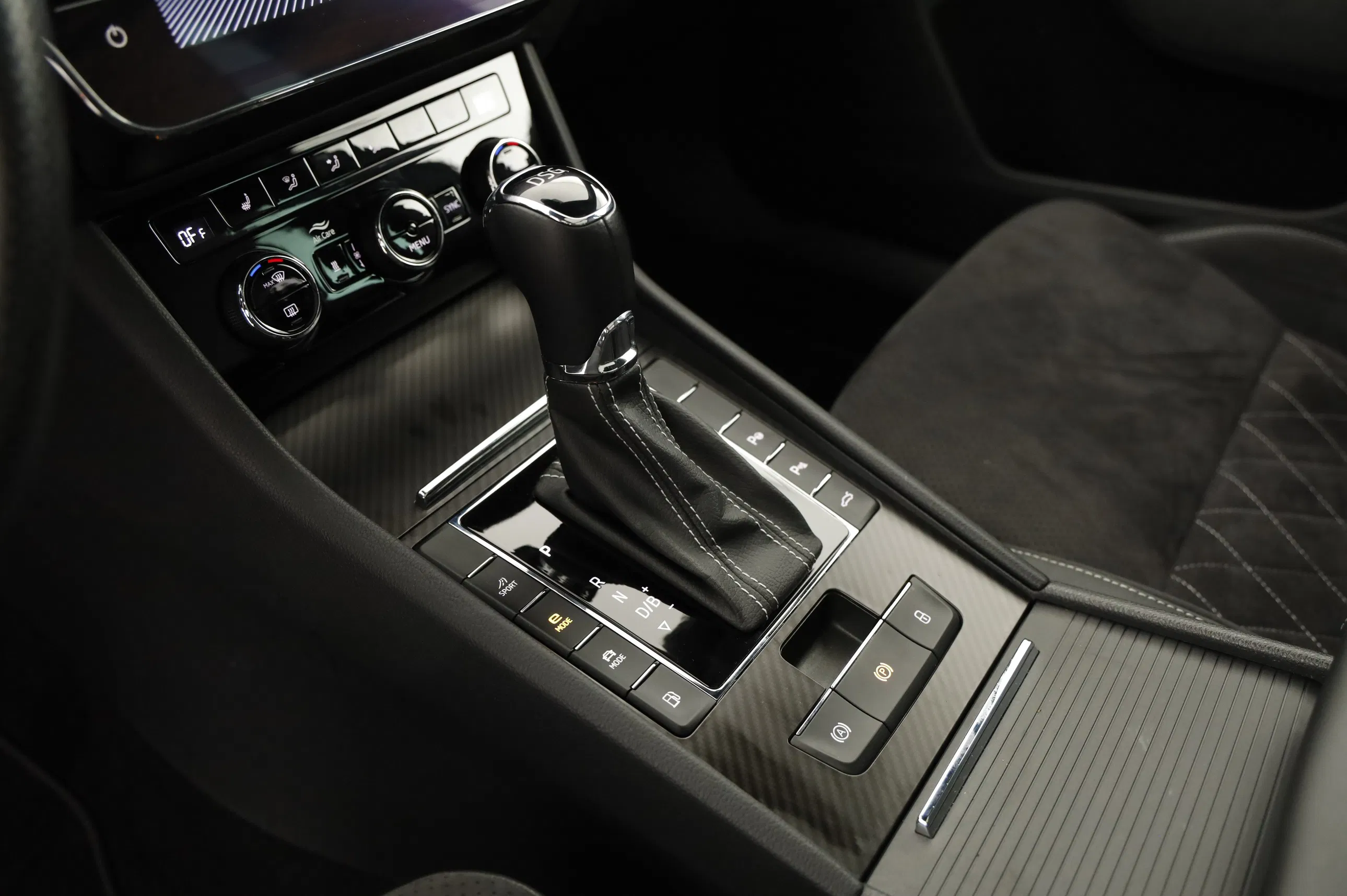 Skoda Superb Combi 1.4 TSI iV Sportline | Bild 25 von 31