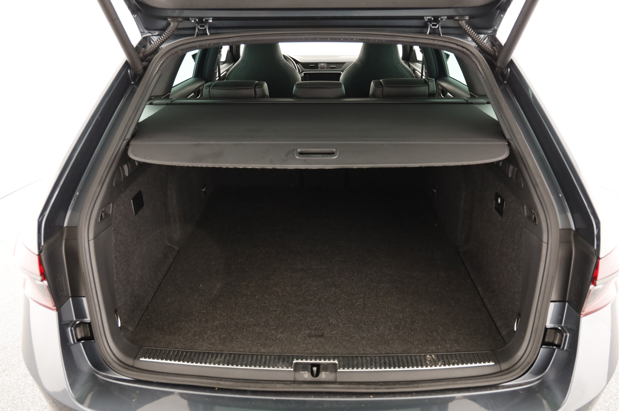 Skoda Superb Combi 1.4 TSI iV Sportline | Bild 27 von 31