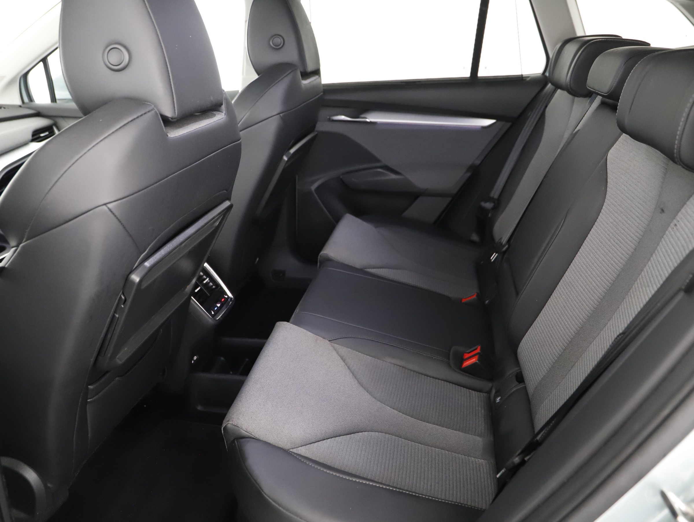 Skoda Enyaq iV 80 x Loft | Bild 16 von 21