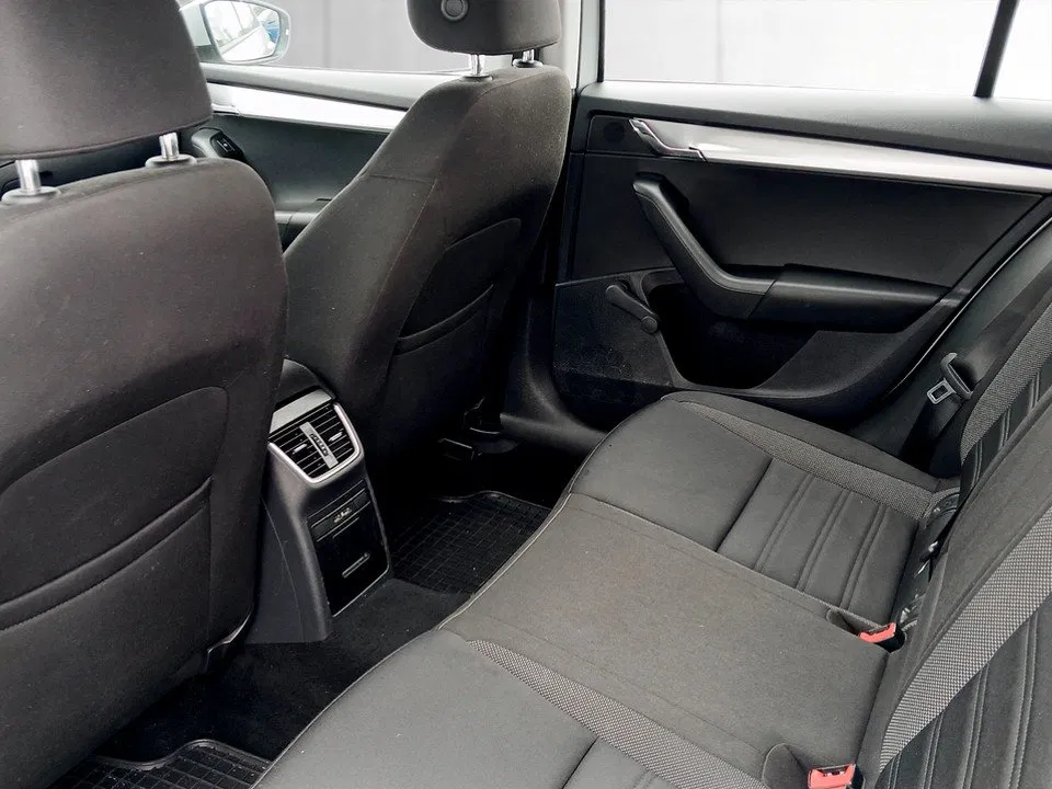 Skoda Octavia Combi 1.6 TDI 4x4 Ambition | Bild 19 von 20