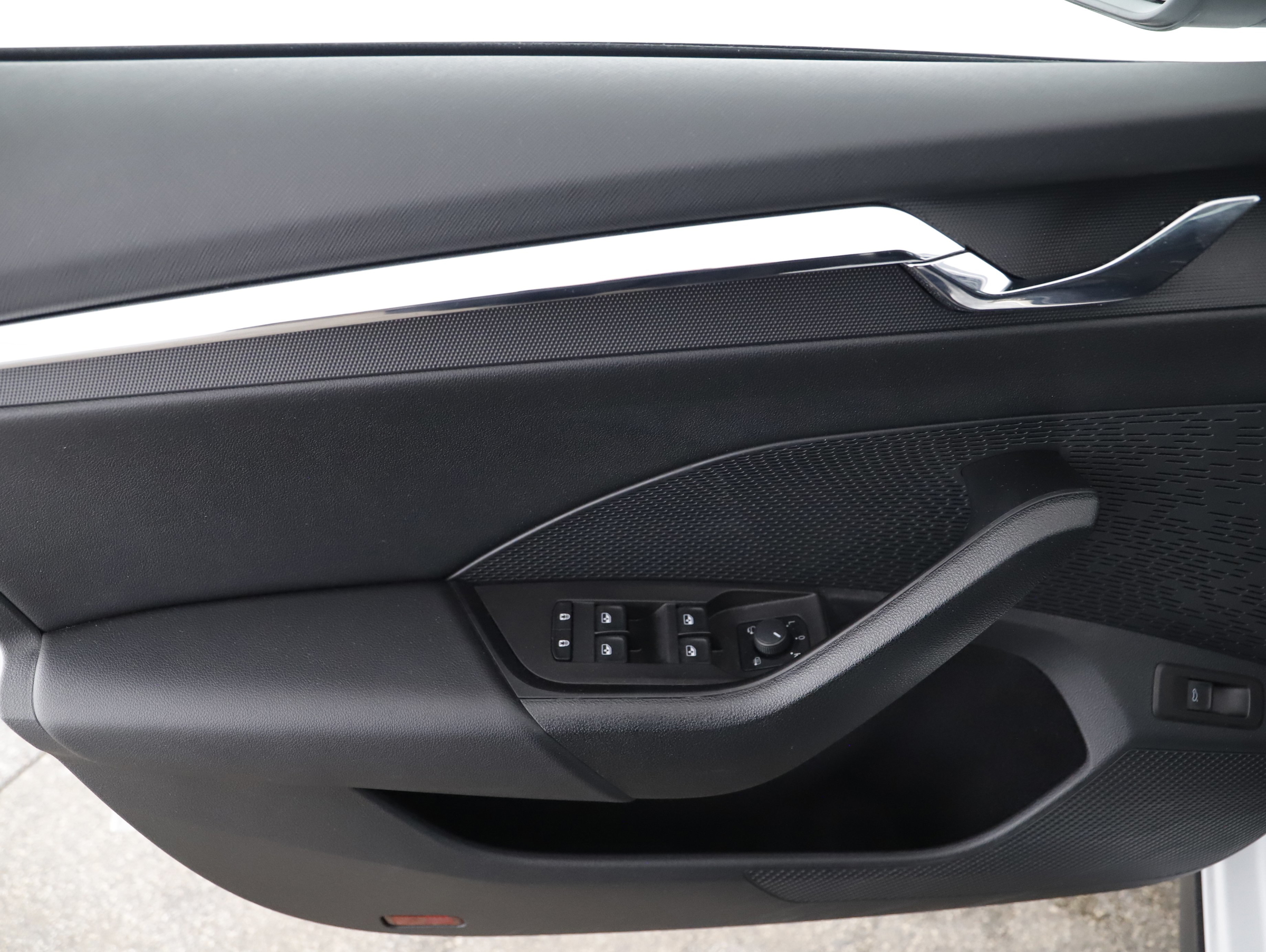 Skoda Octavia Combi 2.0 TDI Scout | Bild 15 von 25