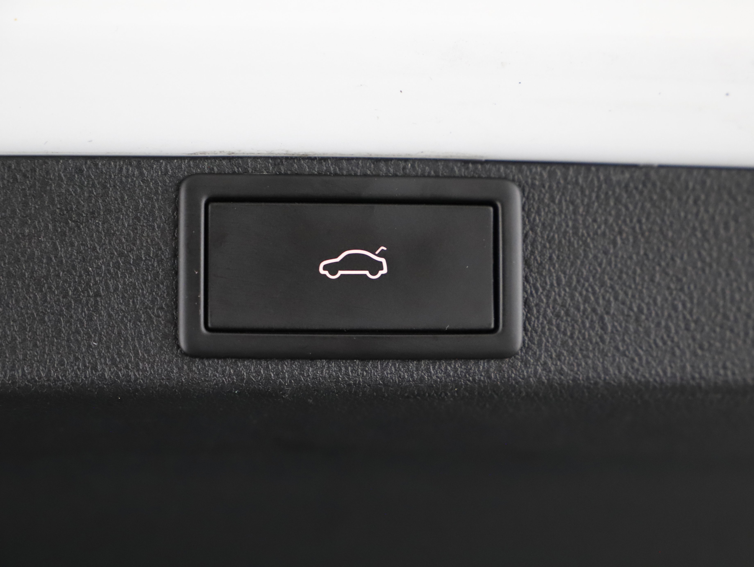 Skoda Octavia Combi 2.0 TDI Scout | Bild 18 von 25