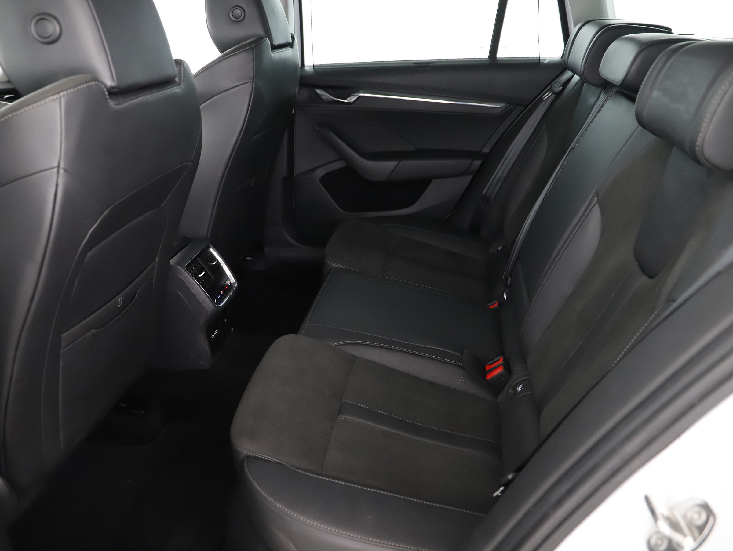 Skoda Octavia Combi 2.0 TDI Scout | Bild 2 von 25