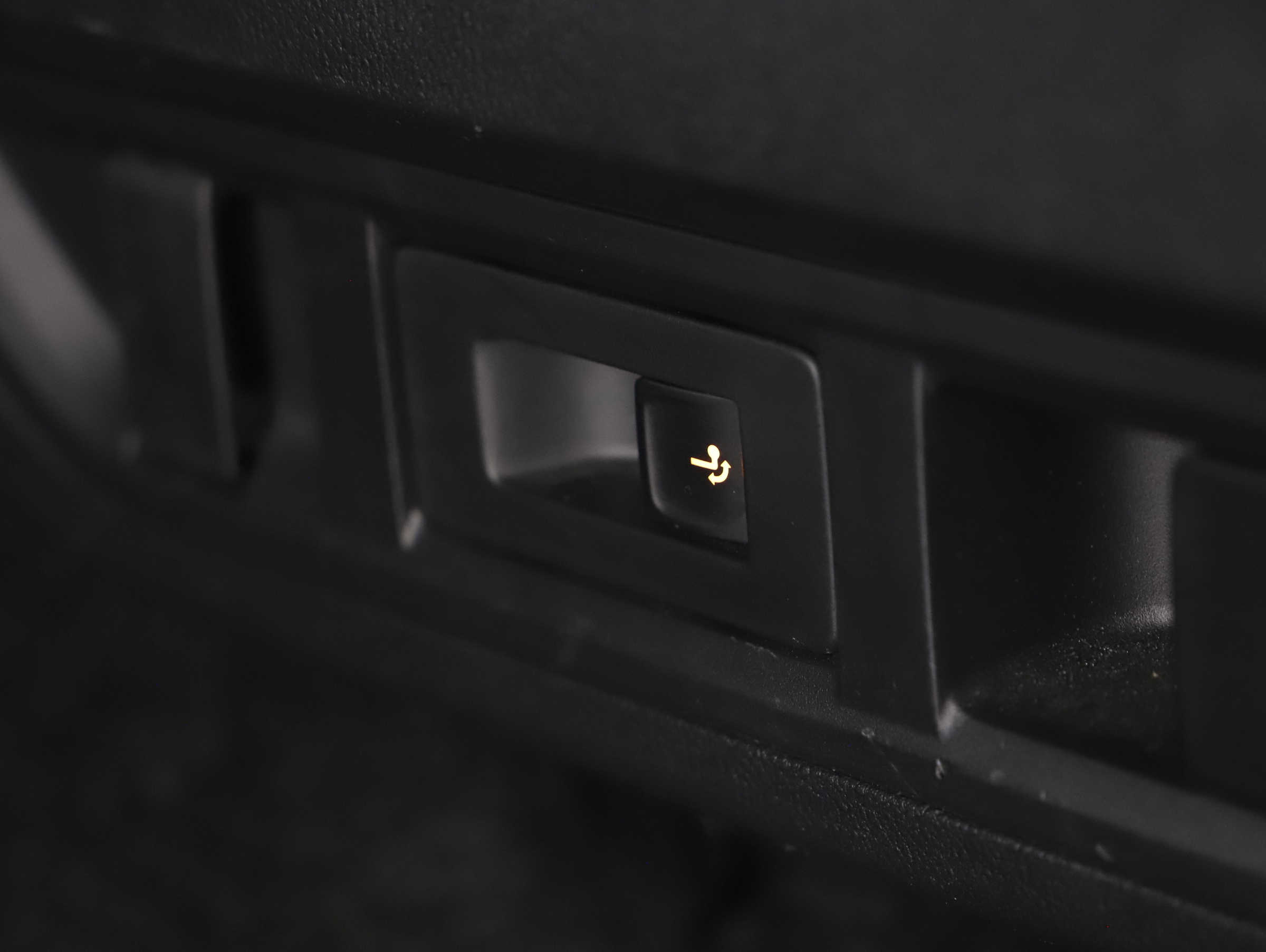 Skoda Octavia Combi 2.0 TDI Scout | Bild 19 von 25