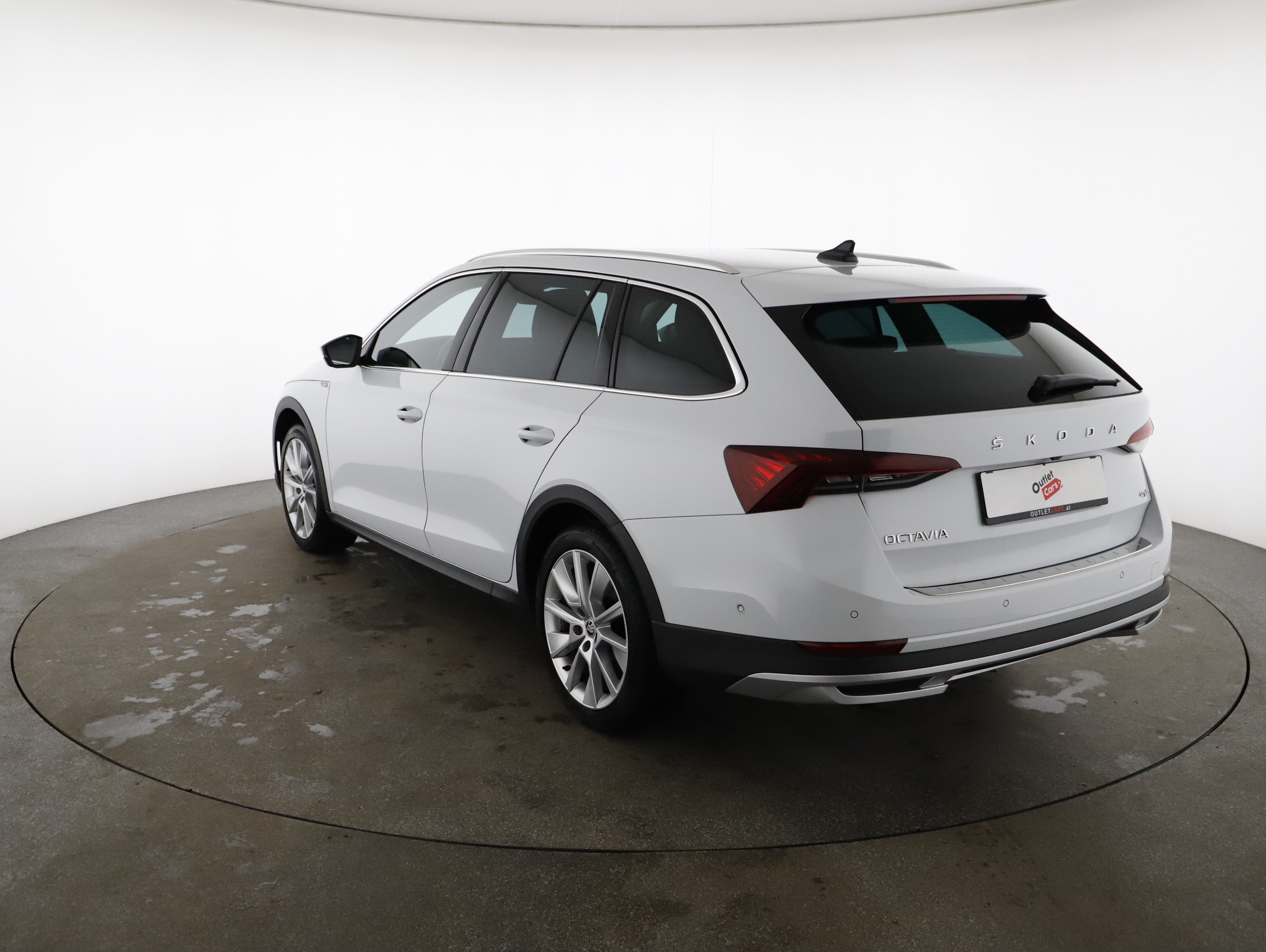 Skoda Octavia Combi 2.0 TDI Scout | Bild 21 von 25