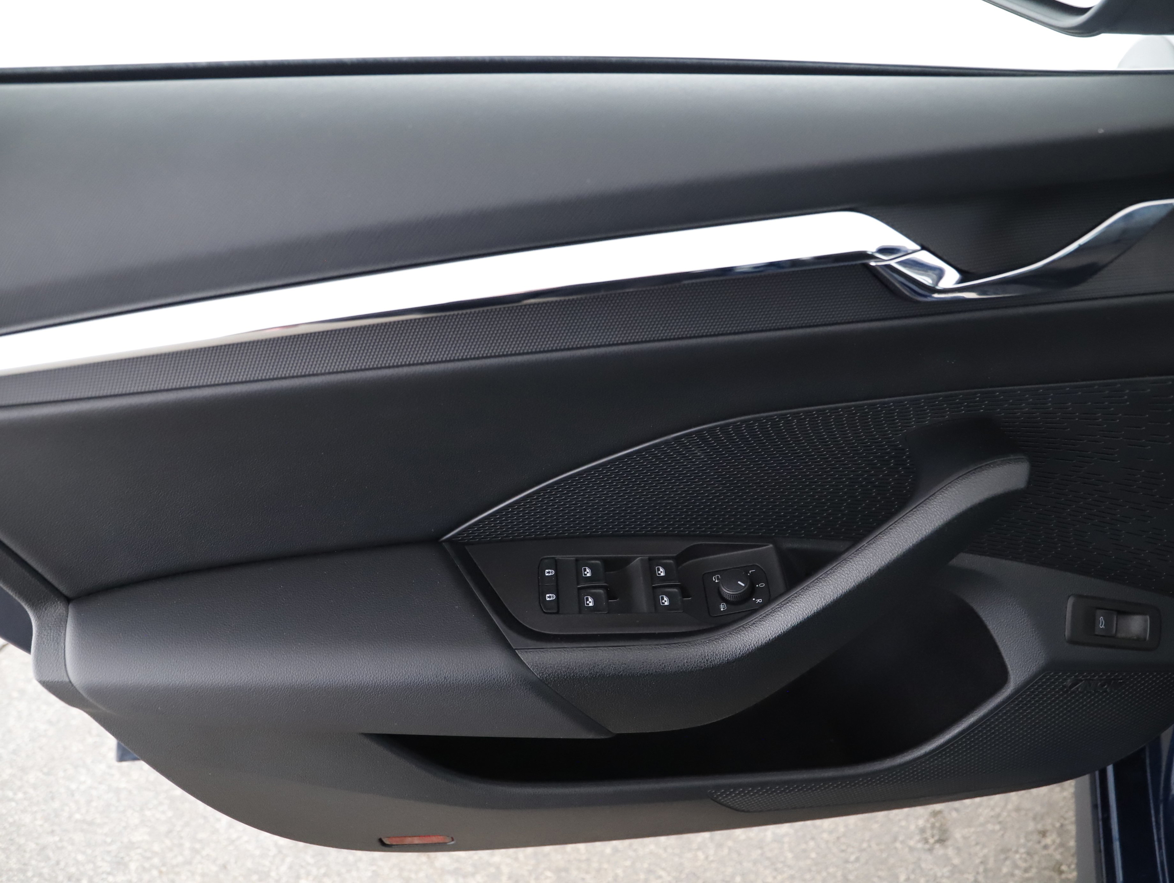 Skoda Octavia Combi 2.0 TDI Scout | Bild 15 von 23