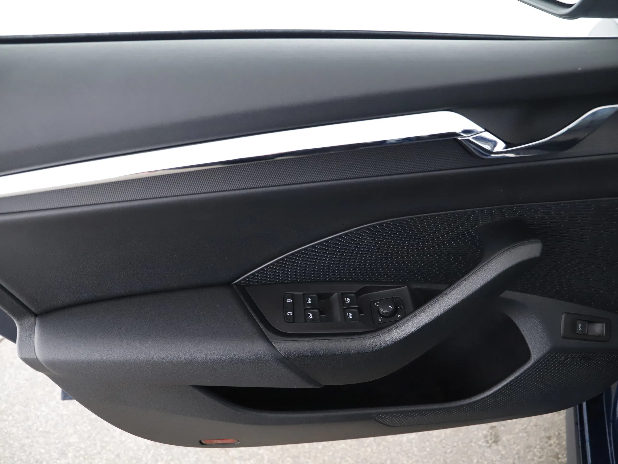 Skoda Octavia Combi 2.0 TDI Scout | Bild 15 von 23