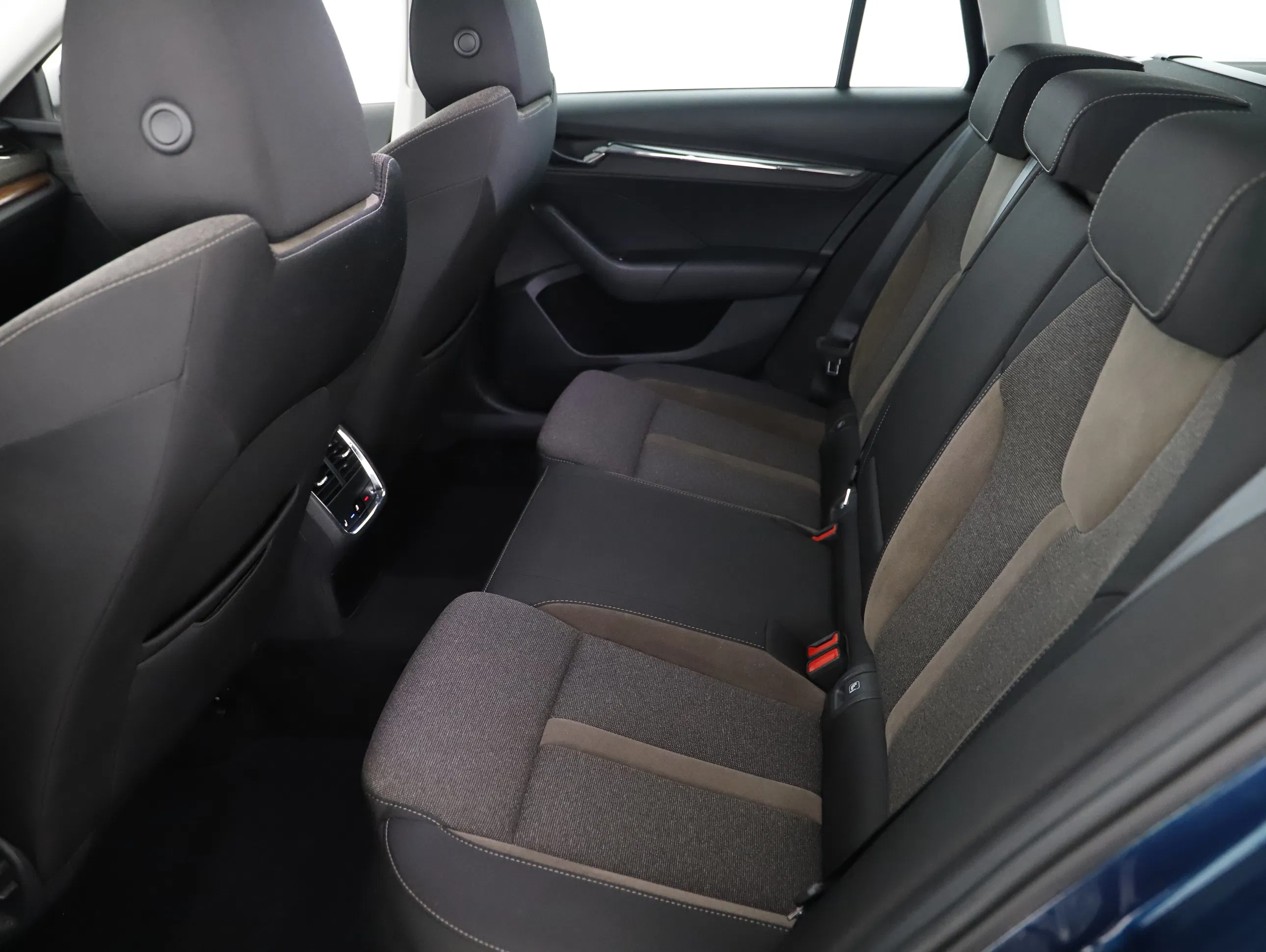 Skoda Octavia Combi 2.0 TDI Scout | Bild 2 von 23