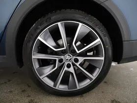 Skoda Octavia Combi 2.0 TDI Scout | Thumbnail 22 von 23