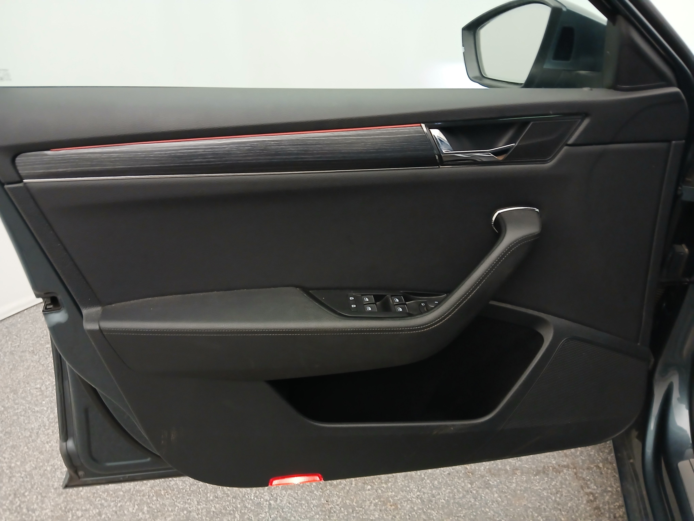 Skoda Superb Combi 2.0 TDI Style | Bild 11 von 31