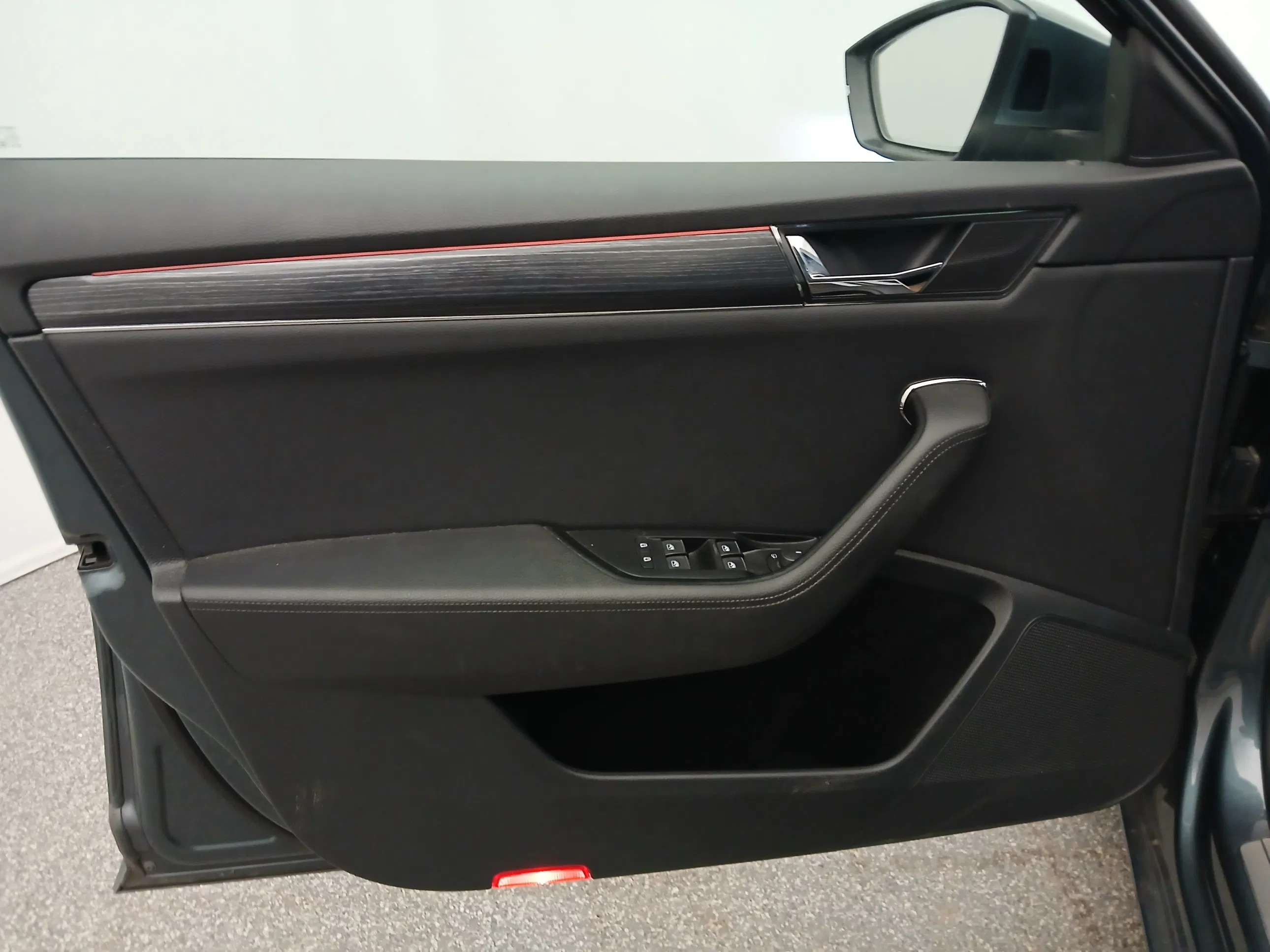 Skoda Superb Combi 2.0 TDI Style | Bild 11 von 31