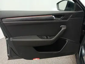 Skoda Superb Combi 2.0 TDI Style | Thumbnail 11 von 31