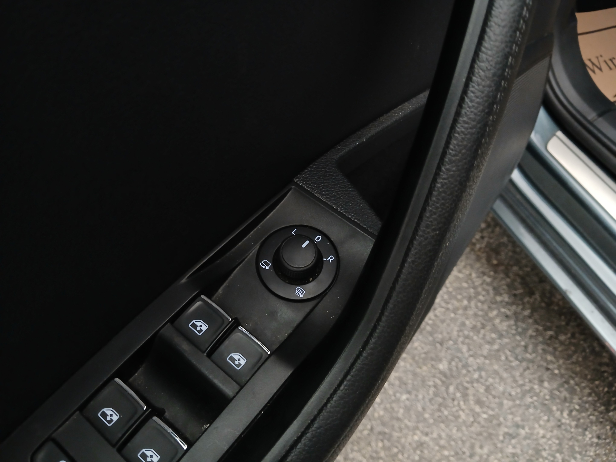 Skoda Superb Combi 2.0 TDI Style | Bild 12 von 31