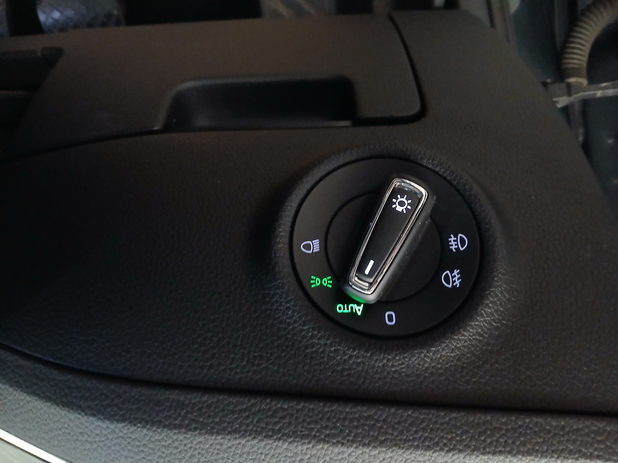 Skoda Superb Combi 2.0 TDI Style | Bild 13 von 31