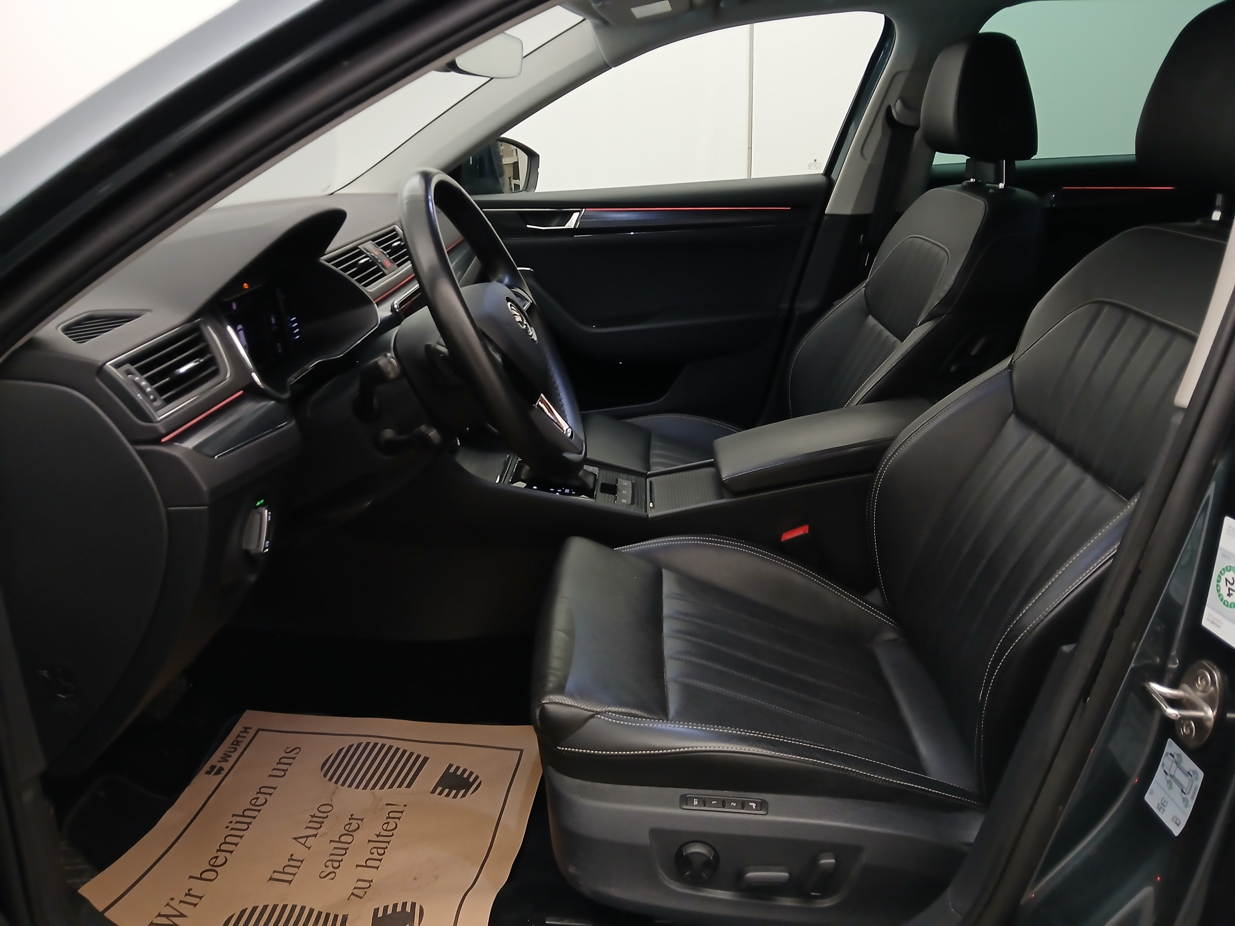 Skoda Superb Combi 2.0 TDI Style | Bild 14 von 31